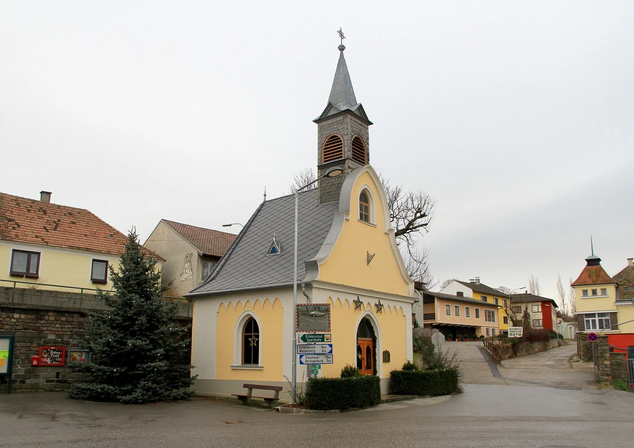 Photo showing: Die Ortskapelle von Ossarn, ein Ortsteil der niederösterreichischen Stadt Herzogenburg.