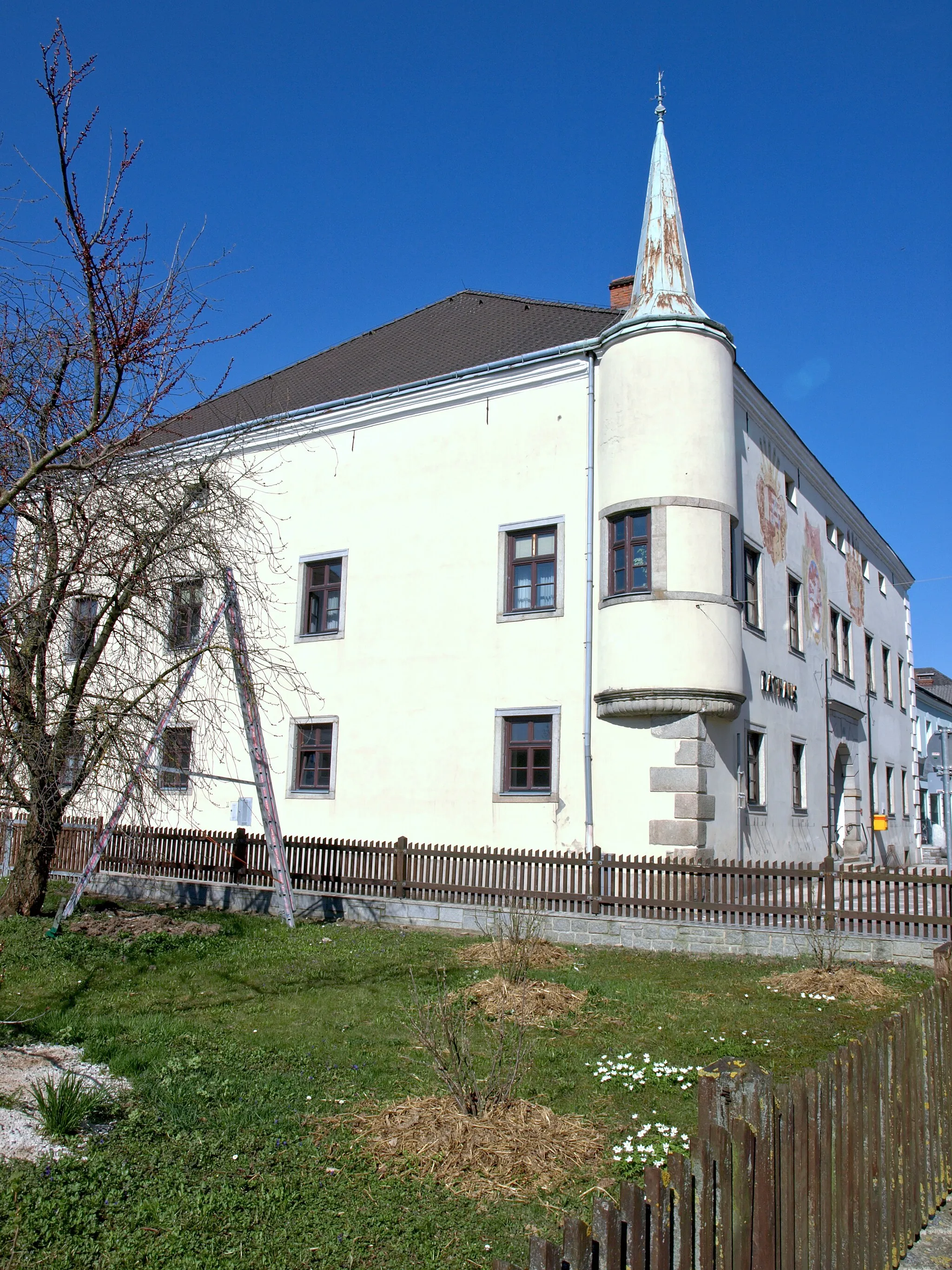 Photo showing: Rathaus/ehem. Mauthaus/Kindergarten