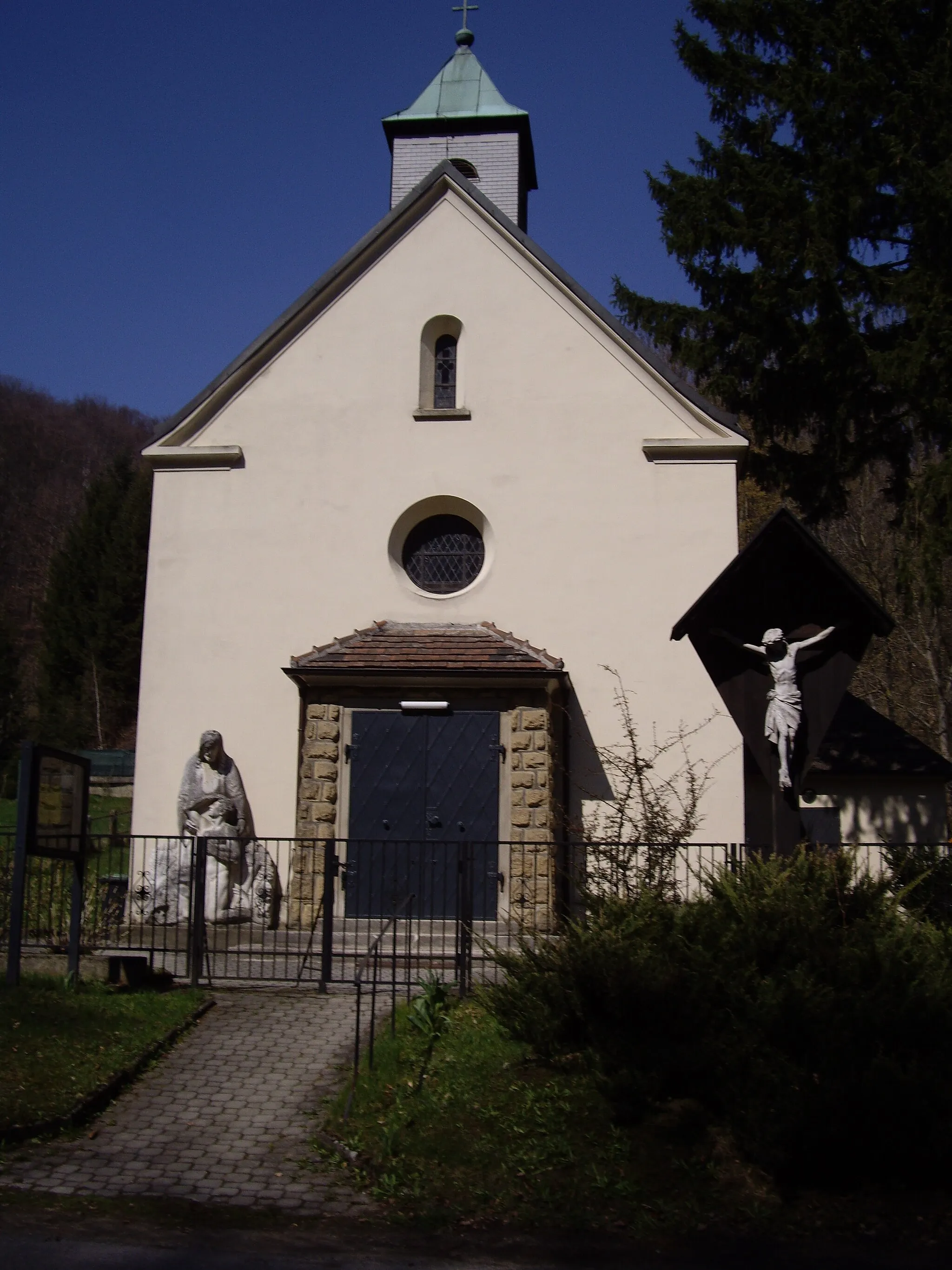 Photo showing: Kapelo "Maria Nomo" kun shtonreliefo, Kristo kun militisto, en Weidlingbach.