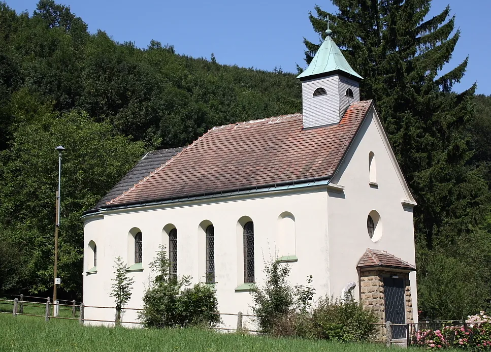 Photo showing: Die von Josef Schömer erbaute Kapelle "Maria Namen" in der Ortschaft Weidlingbach, Gemeinde Klosterneuburg, Niederösterreich.