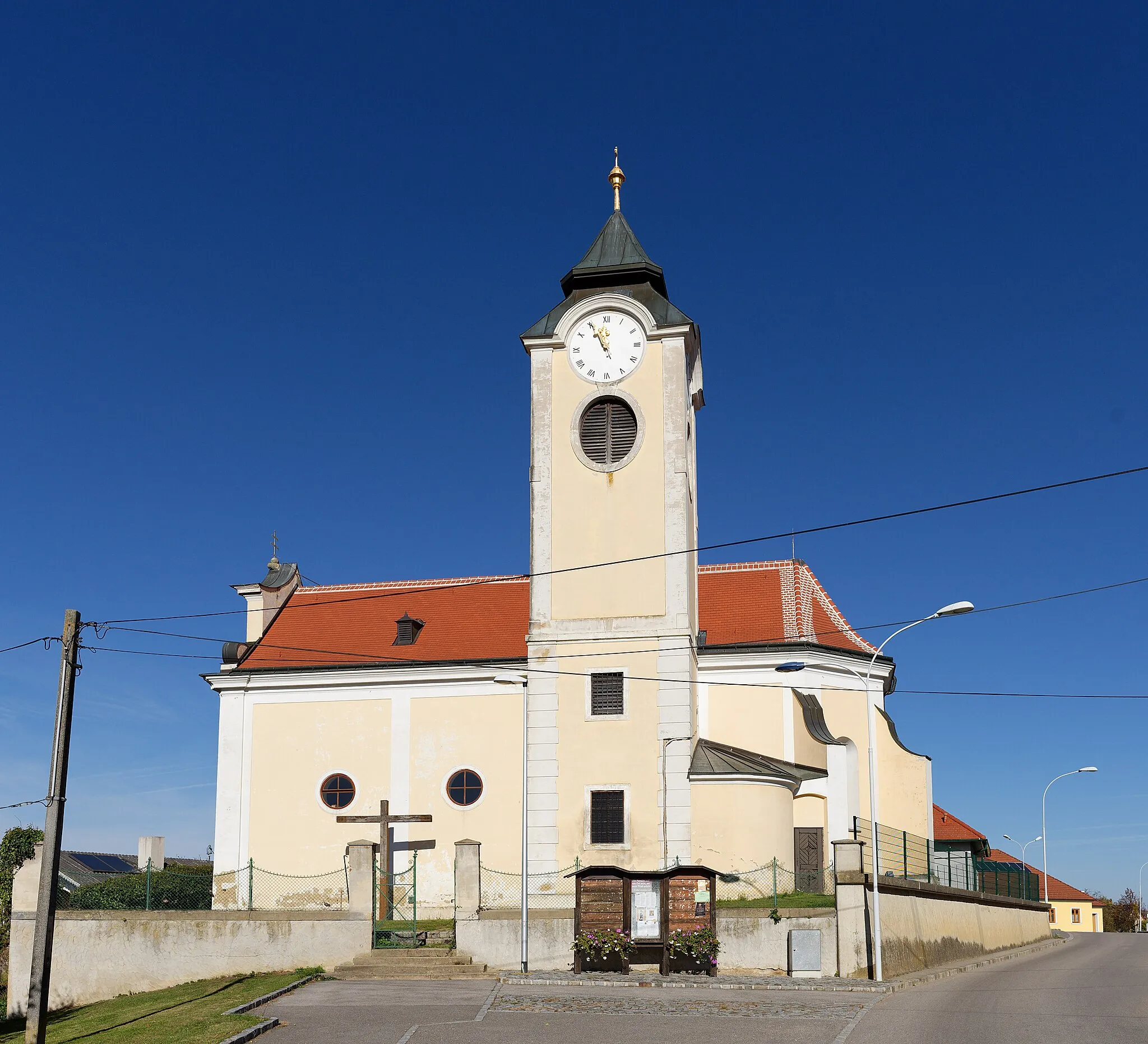 Photo showing: Catholic branch church of Weyerburg, municipality Hollabrunn, Lower Austria, Austria