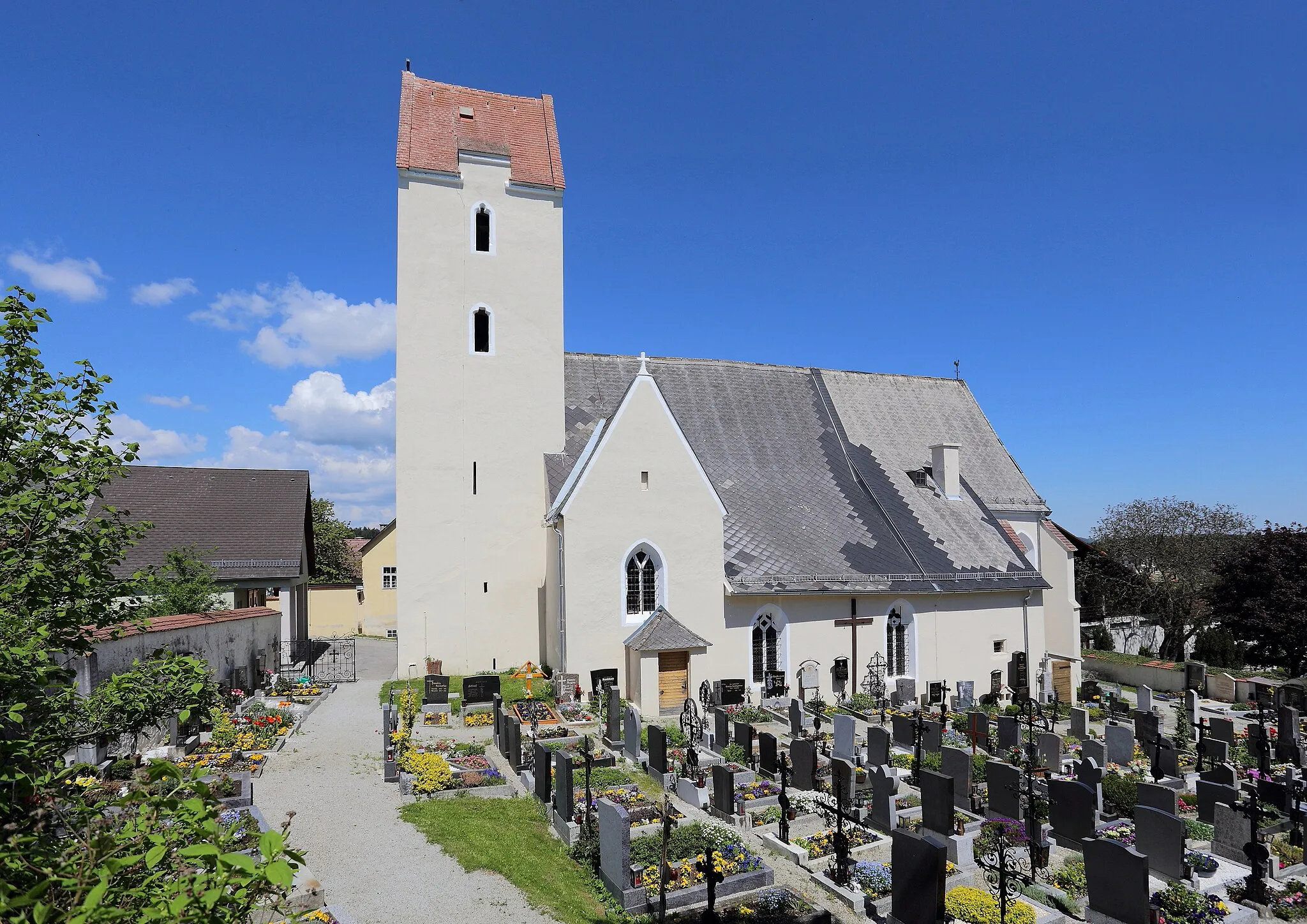 Photo showing: Katholische Pfarrkirche Mariae Himmelfahrt in Neukirchen am Ostrong, ein Ortsteil der niederösterreichischen Marktgemeinde Pöggstall.