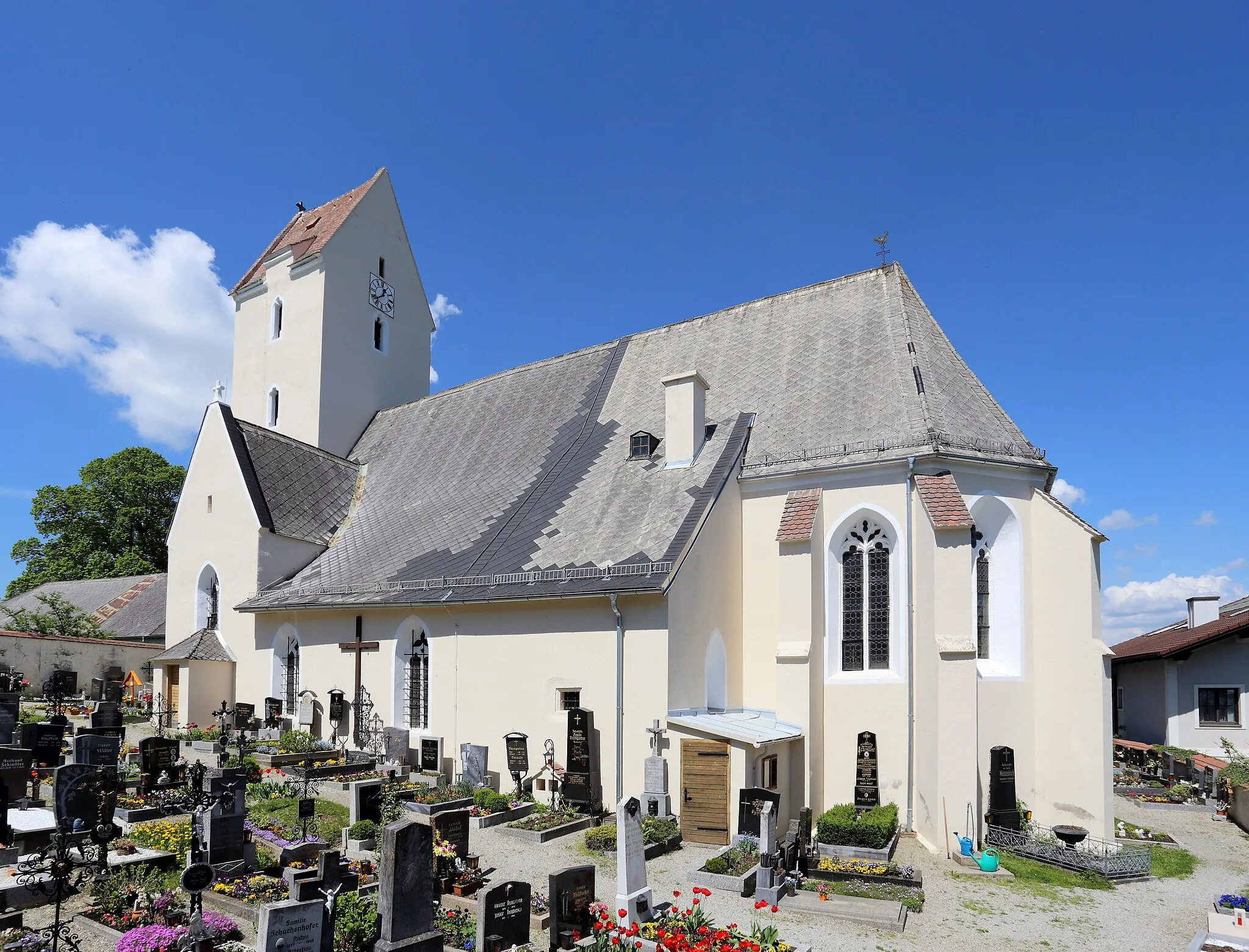 Photo showing: Katholische Pfarrkirche Mariae Himmelfahrt in Neukirchen am Ostrong, ein Ortsteil der niederösterreichischen Marktgemeinde Pöggstall.