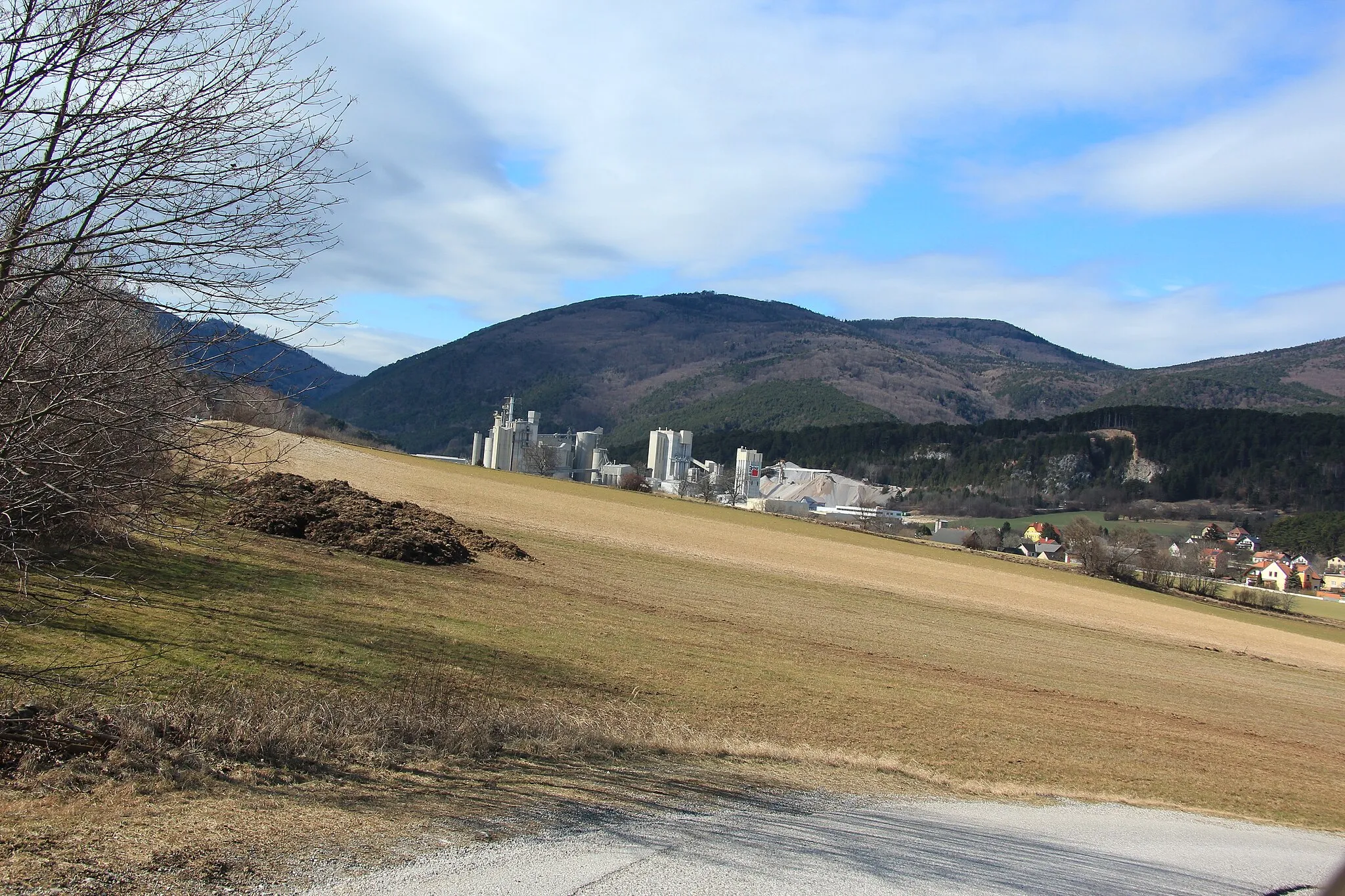 Photo showing: Kalkwerk der Wopfinger Baustoffwerke in Wopfing, Gemeinde Waldegg in Niederösterreich