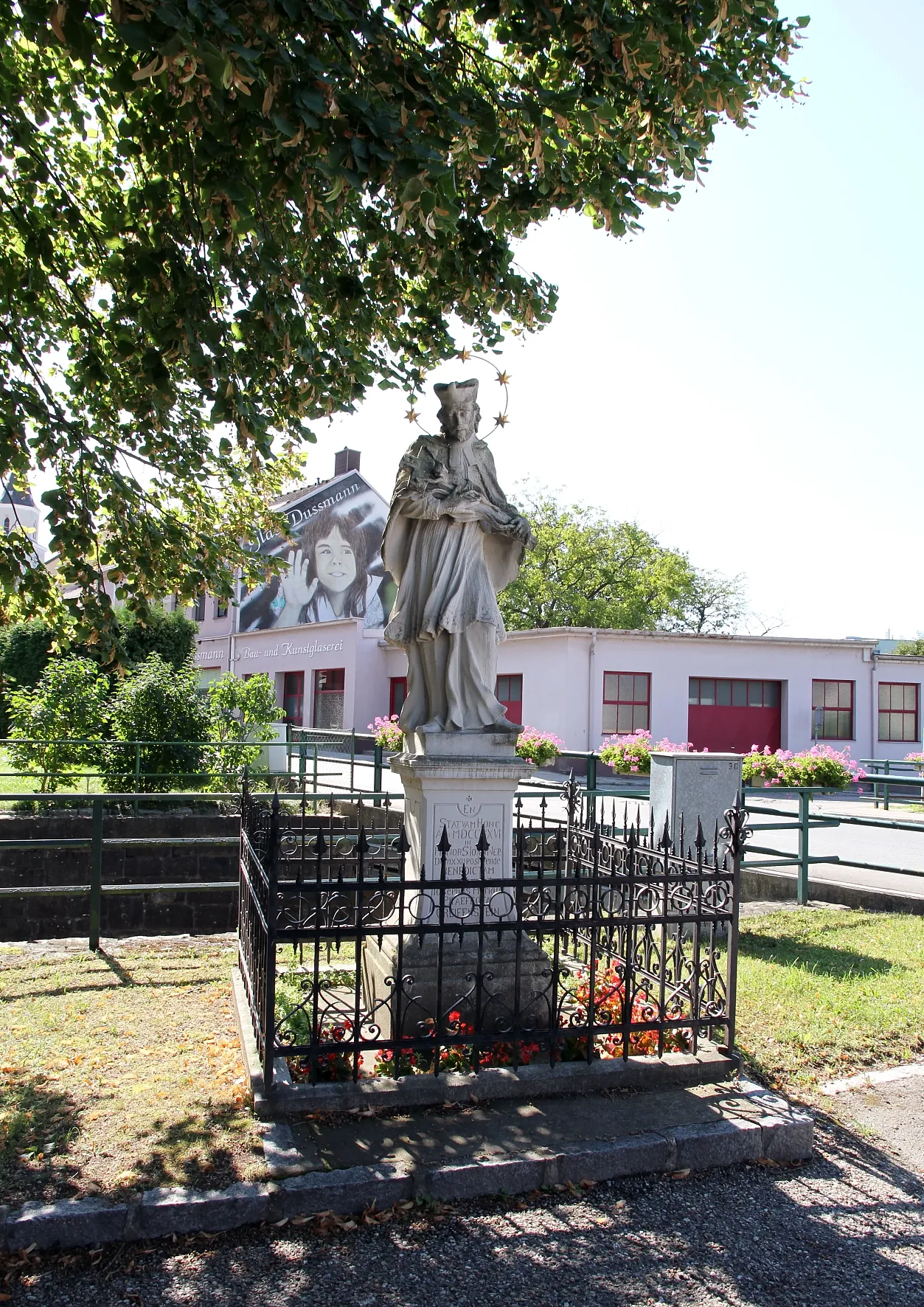 Photo showing: Die Johannes-Nepomuk-Statue bei der Brücke über den Hagenbach in Sankt Andrä.