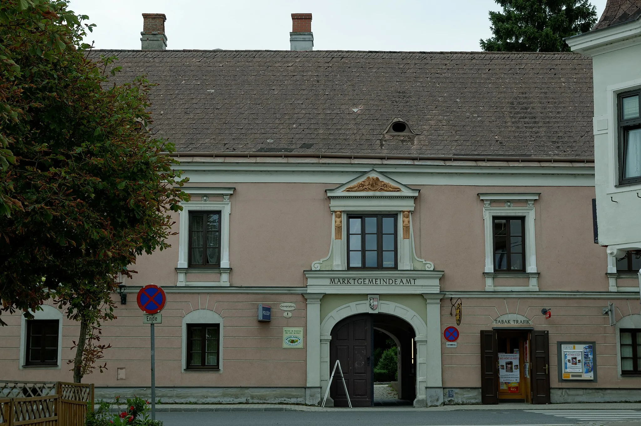 Photo showing: Gemeindeamt, ehem. Schloss