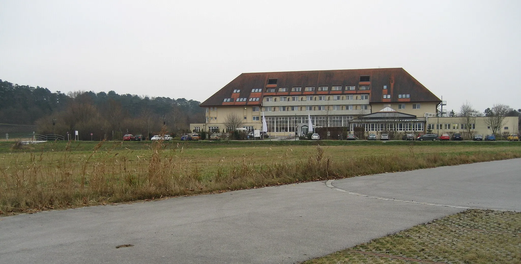 Photo showing: das Kurzentrum in Bad Pirawarth in Niederösterreich