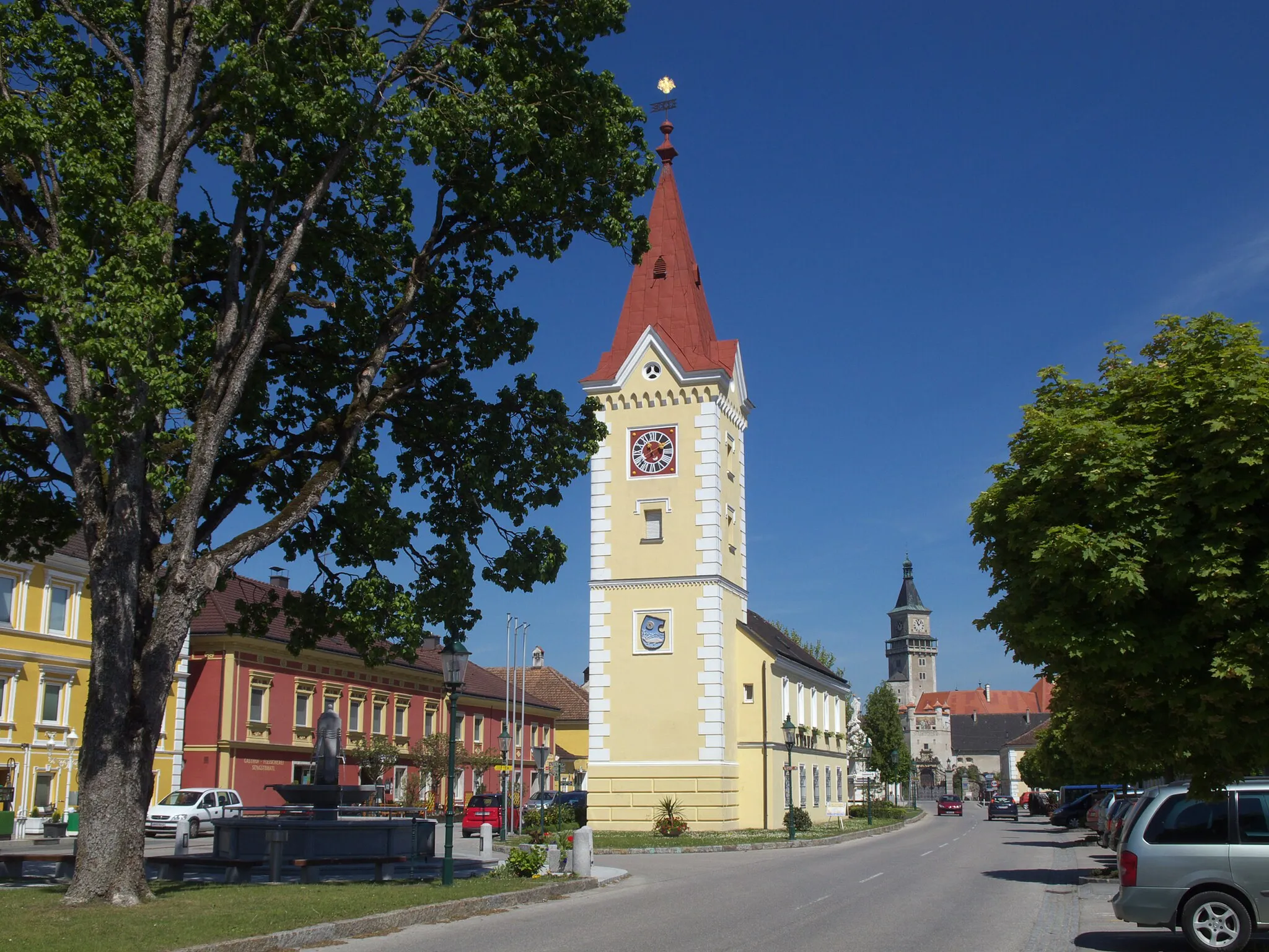 Photo showing: Town hall of Wallsee-Sindelburg on Wallsee main square.