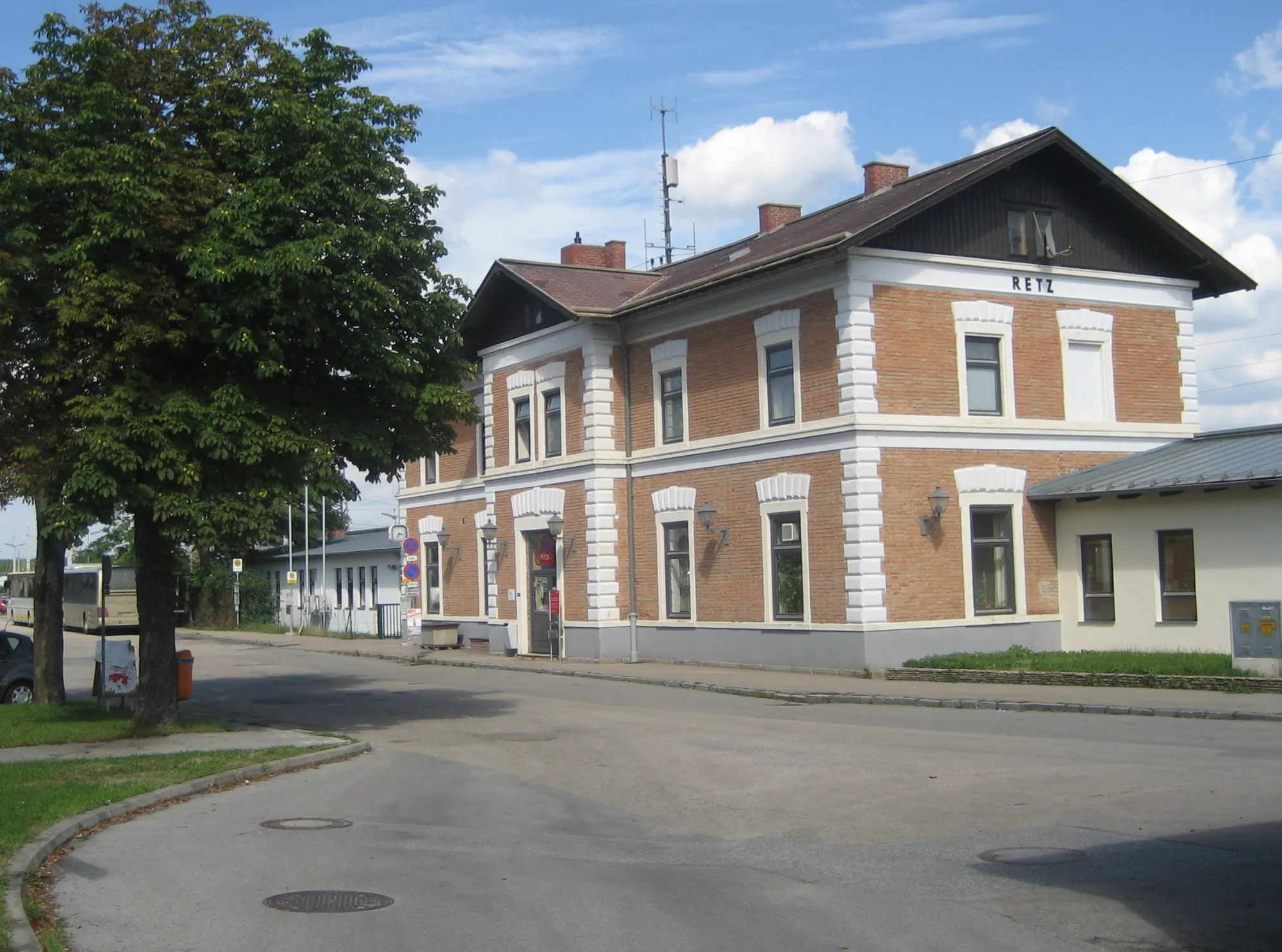 Photo showing: train station Retz in Lower Austria