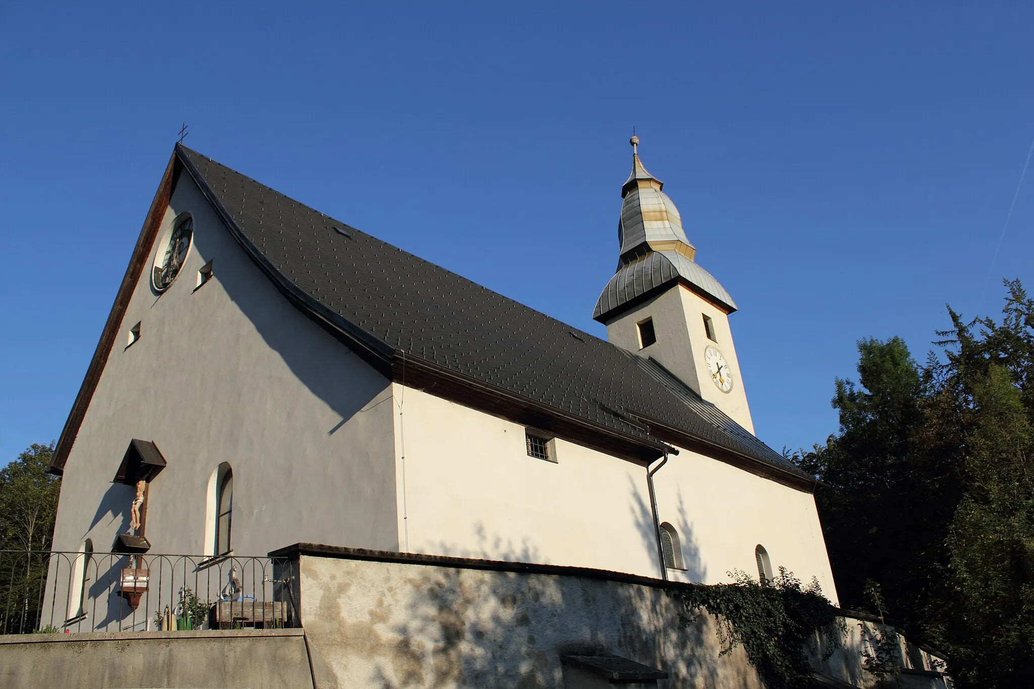 Photo showing: Kath. Pfarrkirche Allerheiligen mit Friedhof