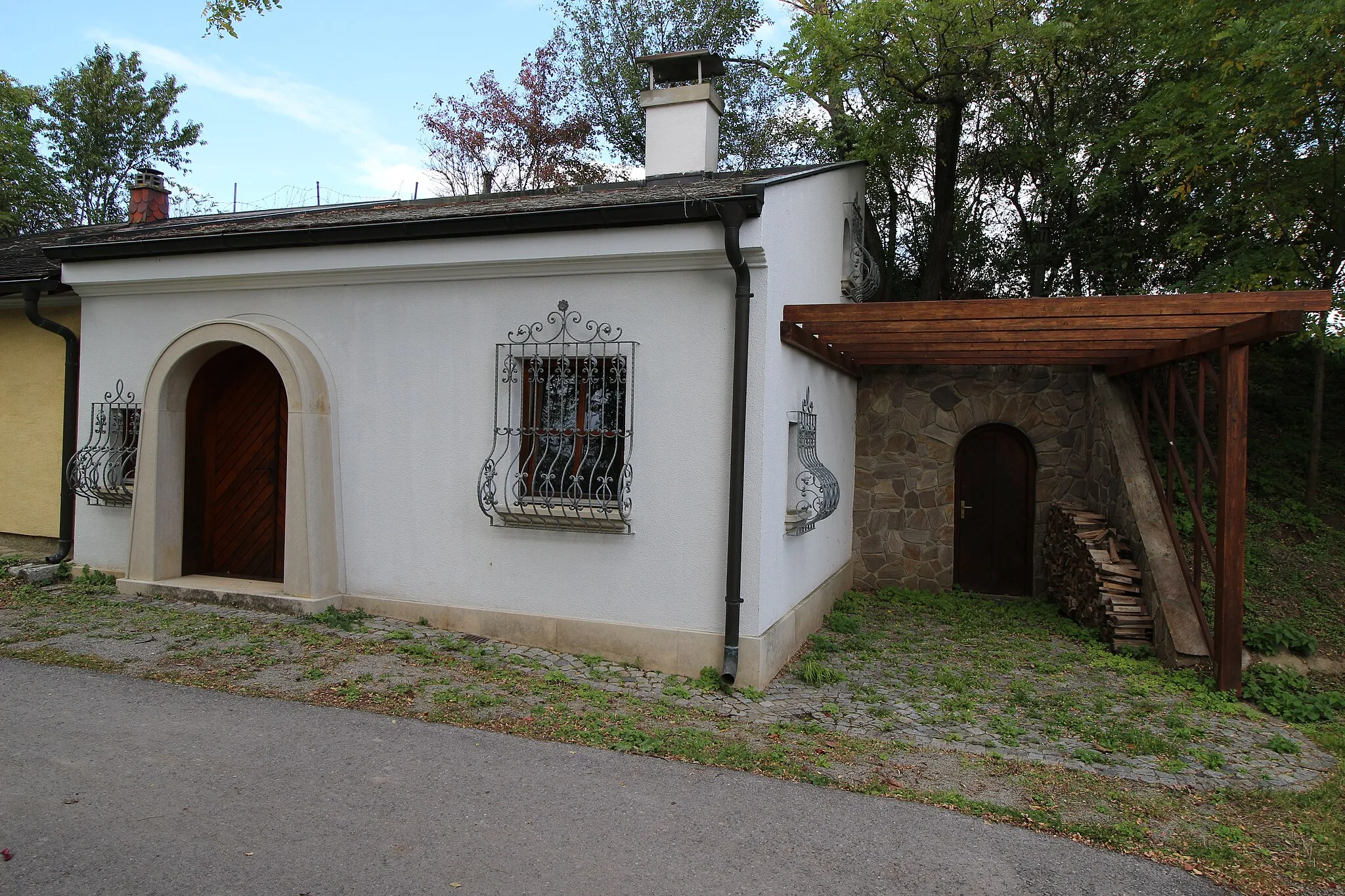 Photo showing: Kellergasse Ebergassing am nordöstlichen Ende der Gemeinde, Niederösterreich.