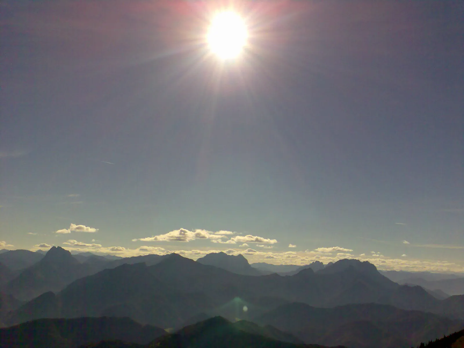 Photo showing: Blick von der Voralpe in die Bergwelt rund um Altenmarkt und ins Gesäuse (Ennstaler Alpen).