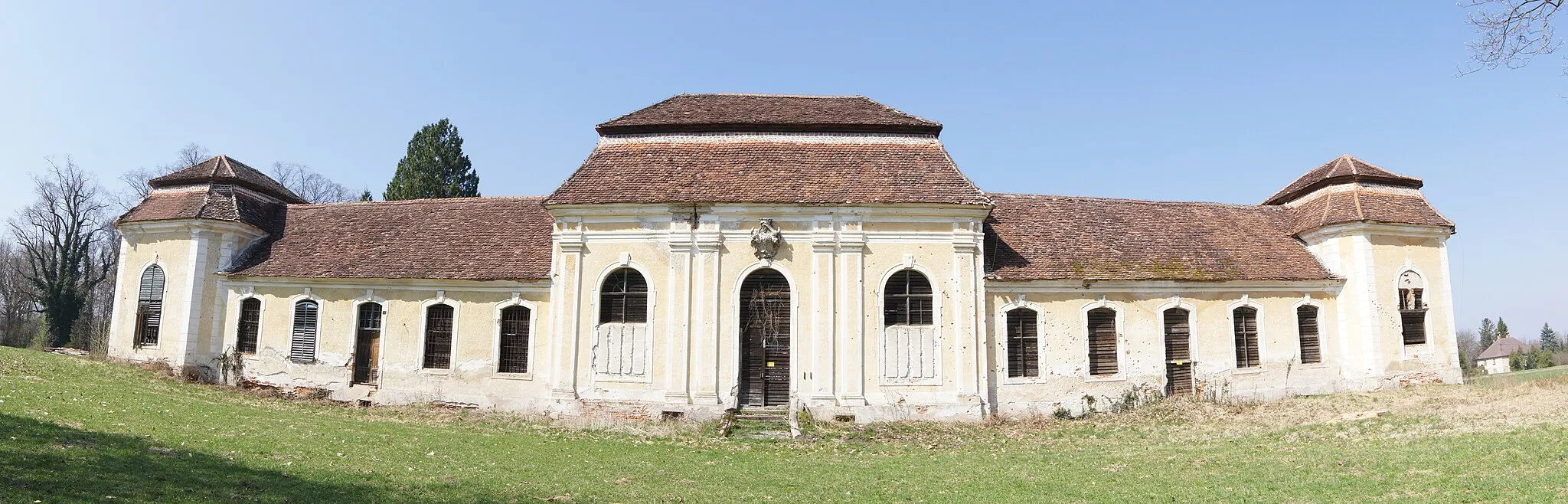 Photo showing: Die ehemalige Orangerie beim Schloss Friedau