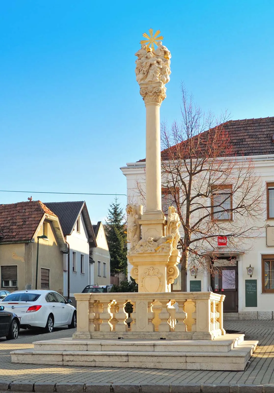 Photo showing: Plague column in Hof am Leithaberge, Lower Austria, Austria