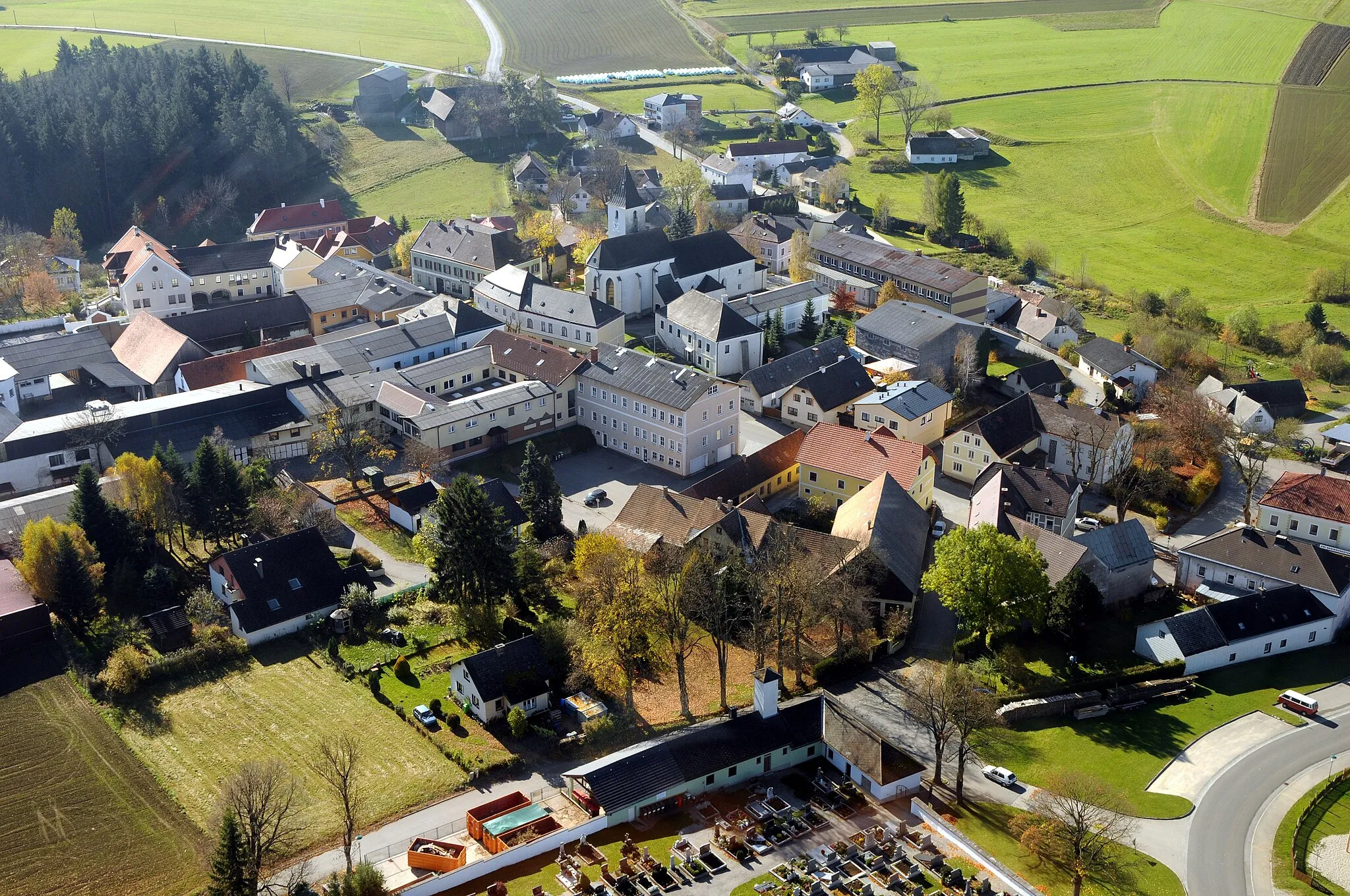 Photo showing: Martinsberg aus der Luft