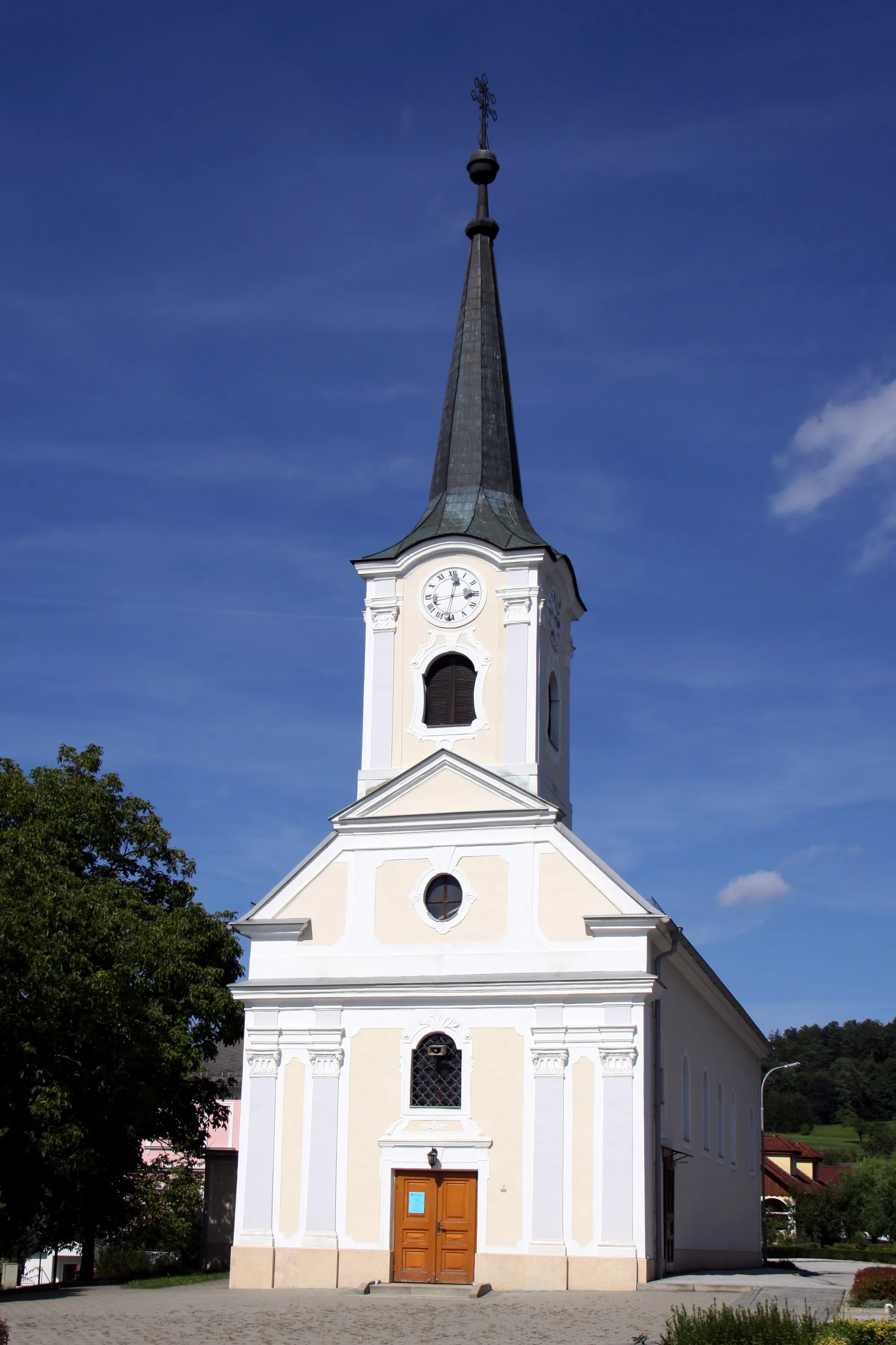 Photo showing: Wolfau - Katholisch Pfarrkirche Hl. Dreifaltigkeit