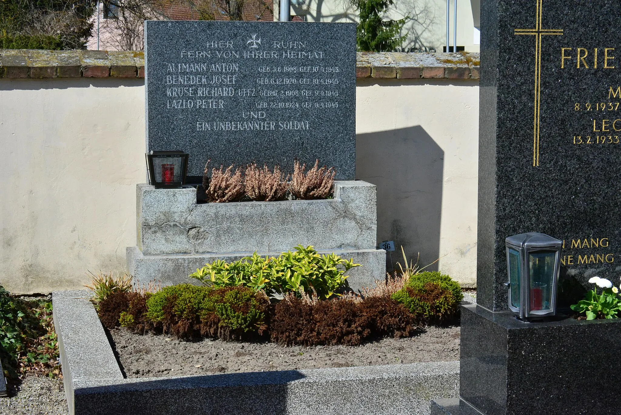 Photo showing: Soldatenfriedhof Glinzendorf (Zweiter Weltkrieg, deutsch)