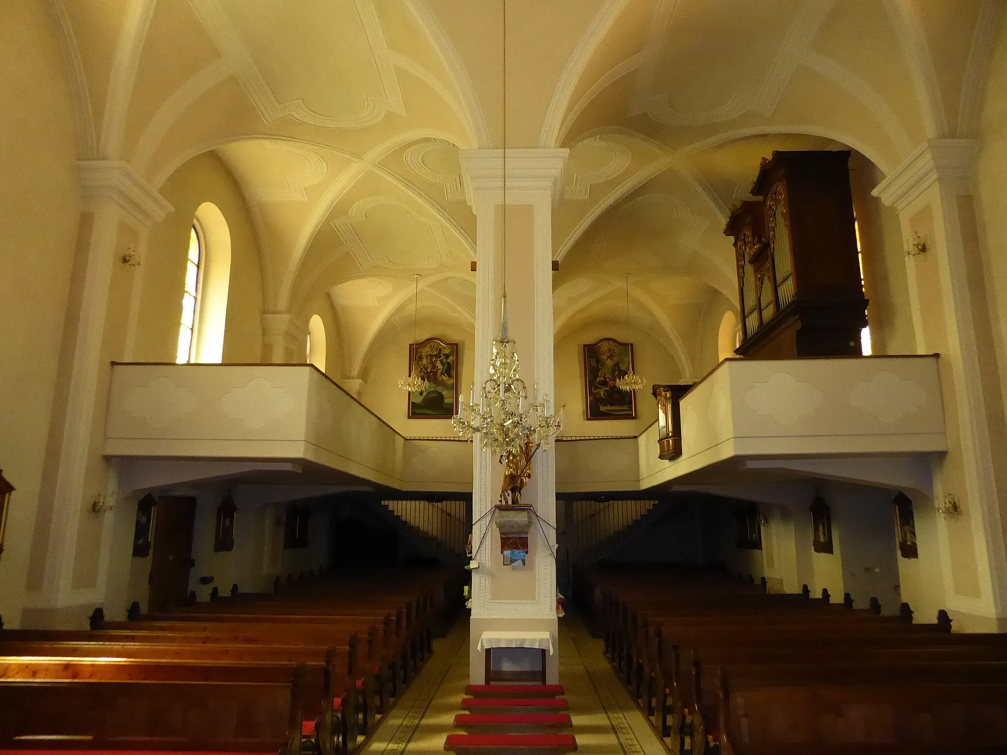 Photo showing: Pfarrkirche hl. Ägidius, Oberndorf an der Melk, Niederösterreich - Blick vom Presbyterium ins Langhaus