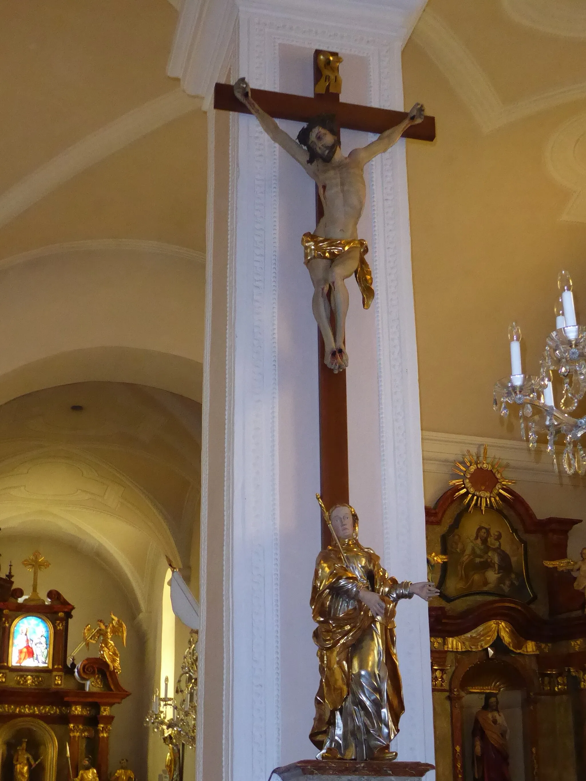 Photo showing: Pfarrkirche hl. Ägidius, Oberndorf an der Melk, Niederösterreich - Kruzifix mit Mater dolorosa