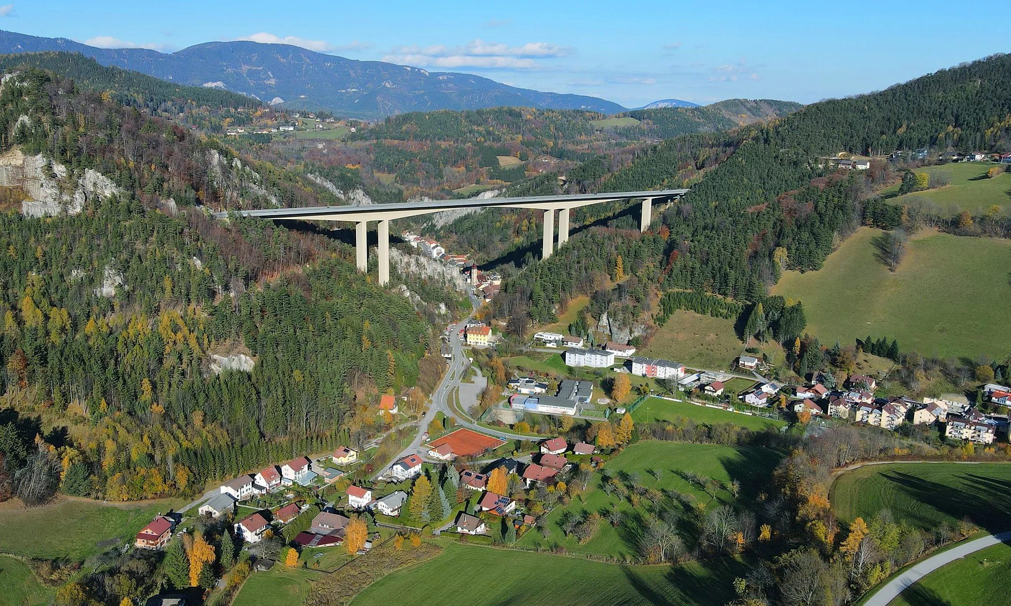 Photo showing: Southwest view of Schottwien, Lower Austria.