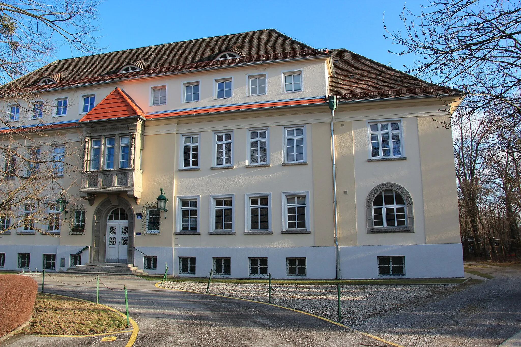 Photo showing: Blumau, Hauptallee 3 Wohnhaus, ehemaliges Direktionsgebäude