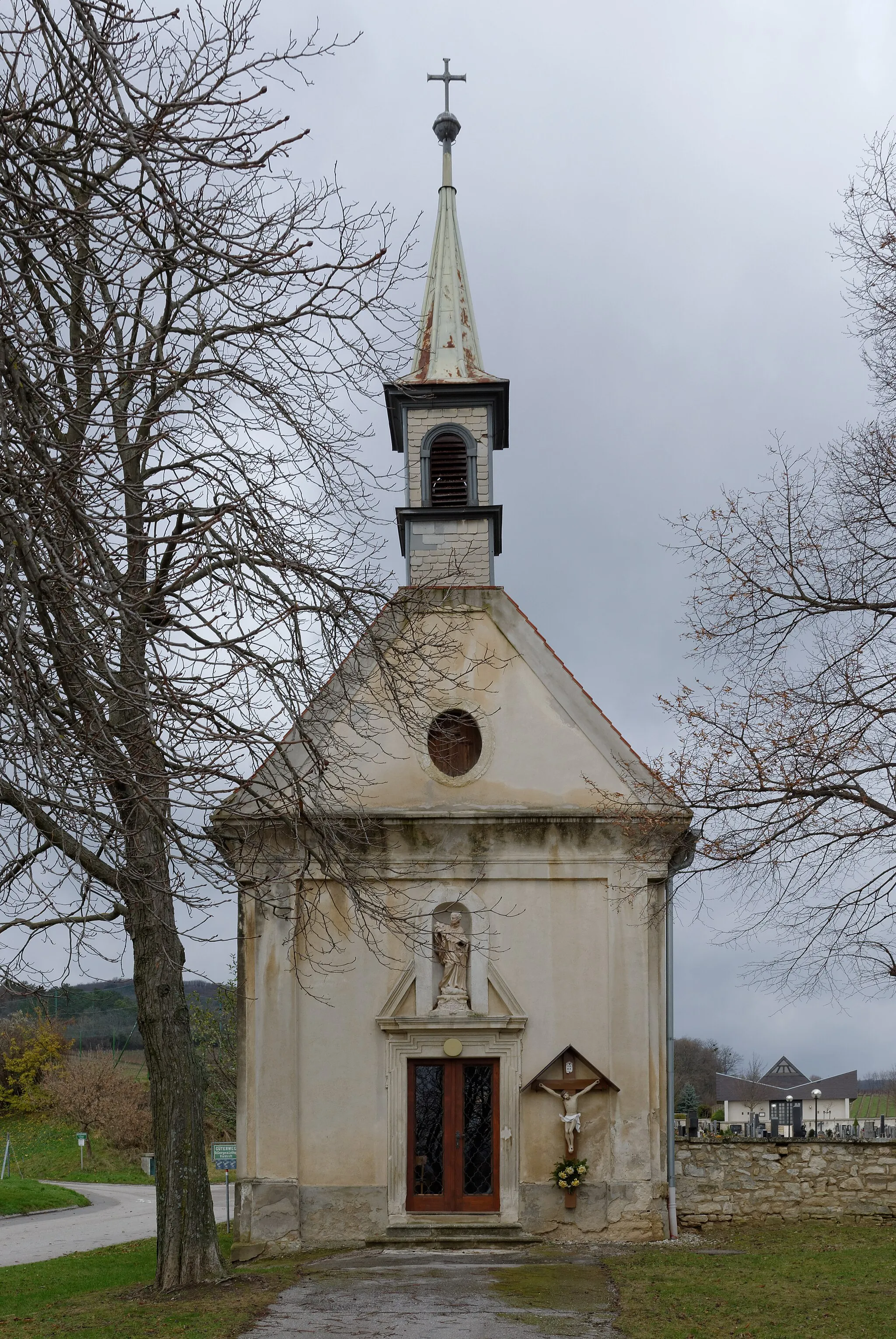 Photo showing: Cemetery chapel in Saint Georgen, Municipality Eisenstadt, Burgenland, Austria