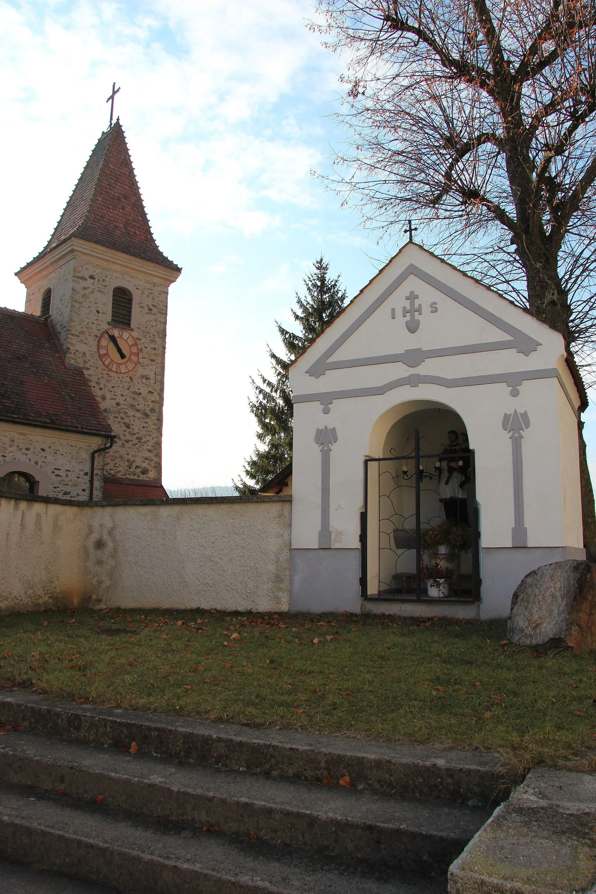 Photo showing: Johanni-Kapelle hinter der Pfarrkirche von Brand