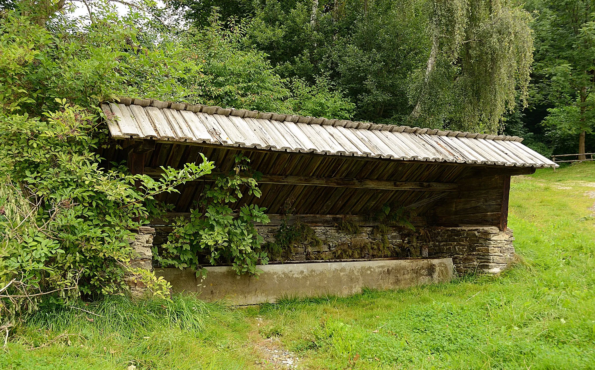 Photo showing: Watering trough Breitenbrunn, Waldbach