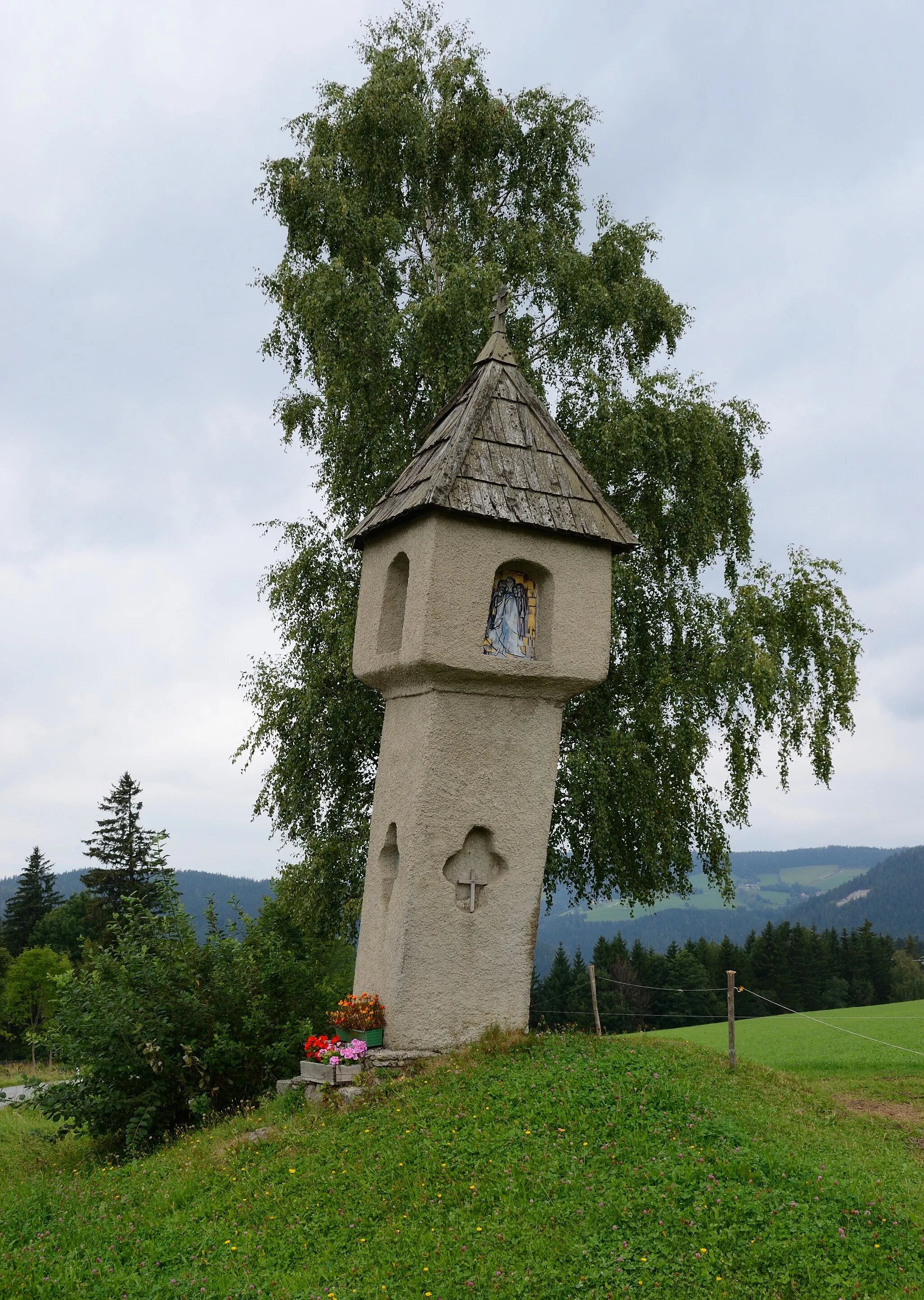 Photo showing: The plague cross in Breitenbrunn, municipality Waldbach, Styria, originates from the 16th century and was restaurated in 1975.