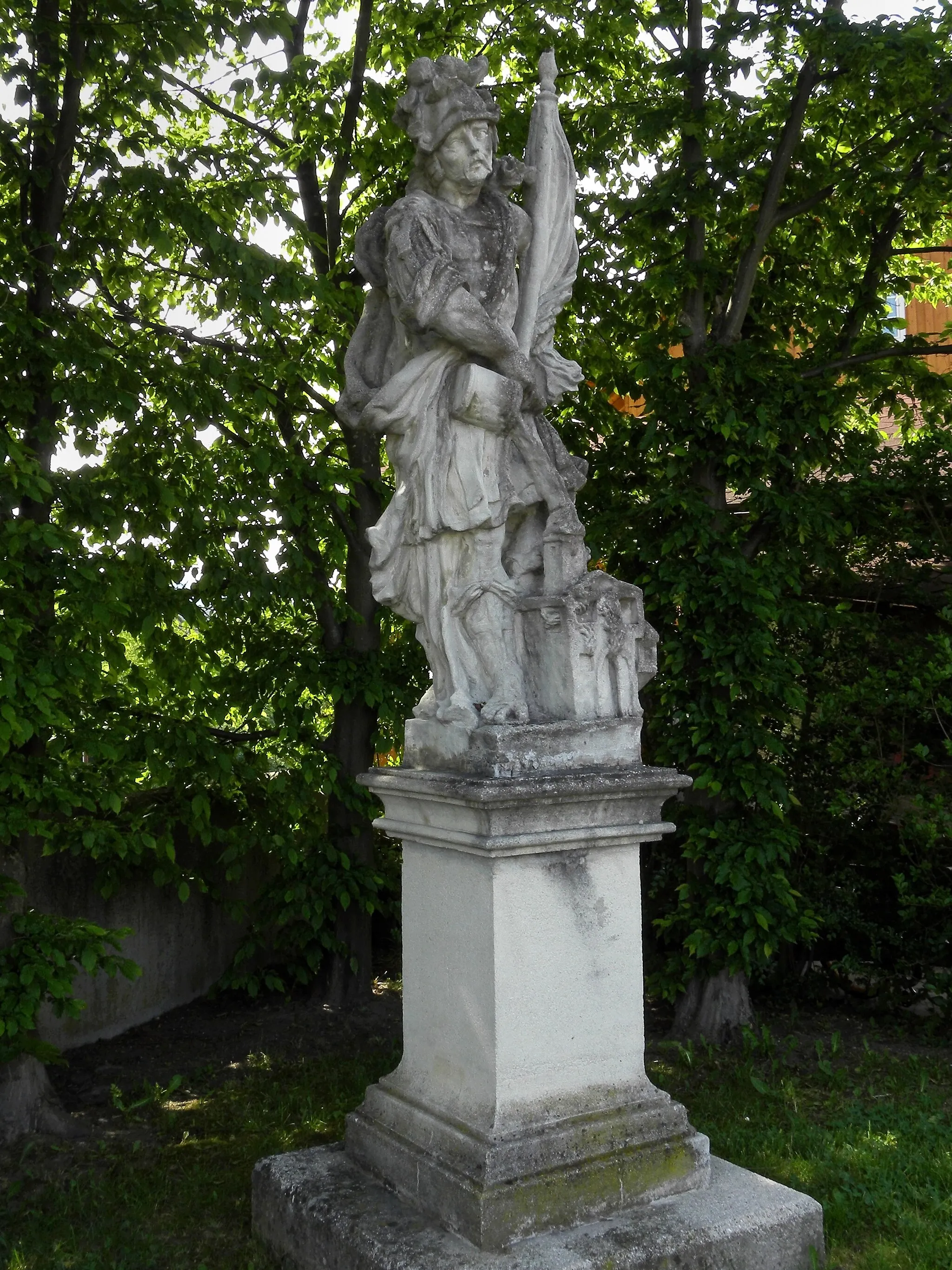 Photo showing: Die barocke Statue des Heiligen Florian stammt aus der Mitte des 18. Jahrhunderts.