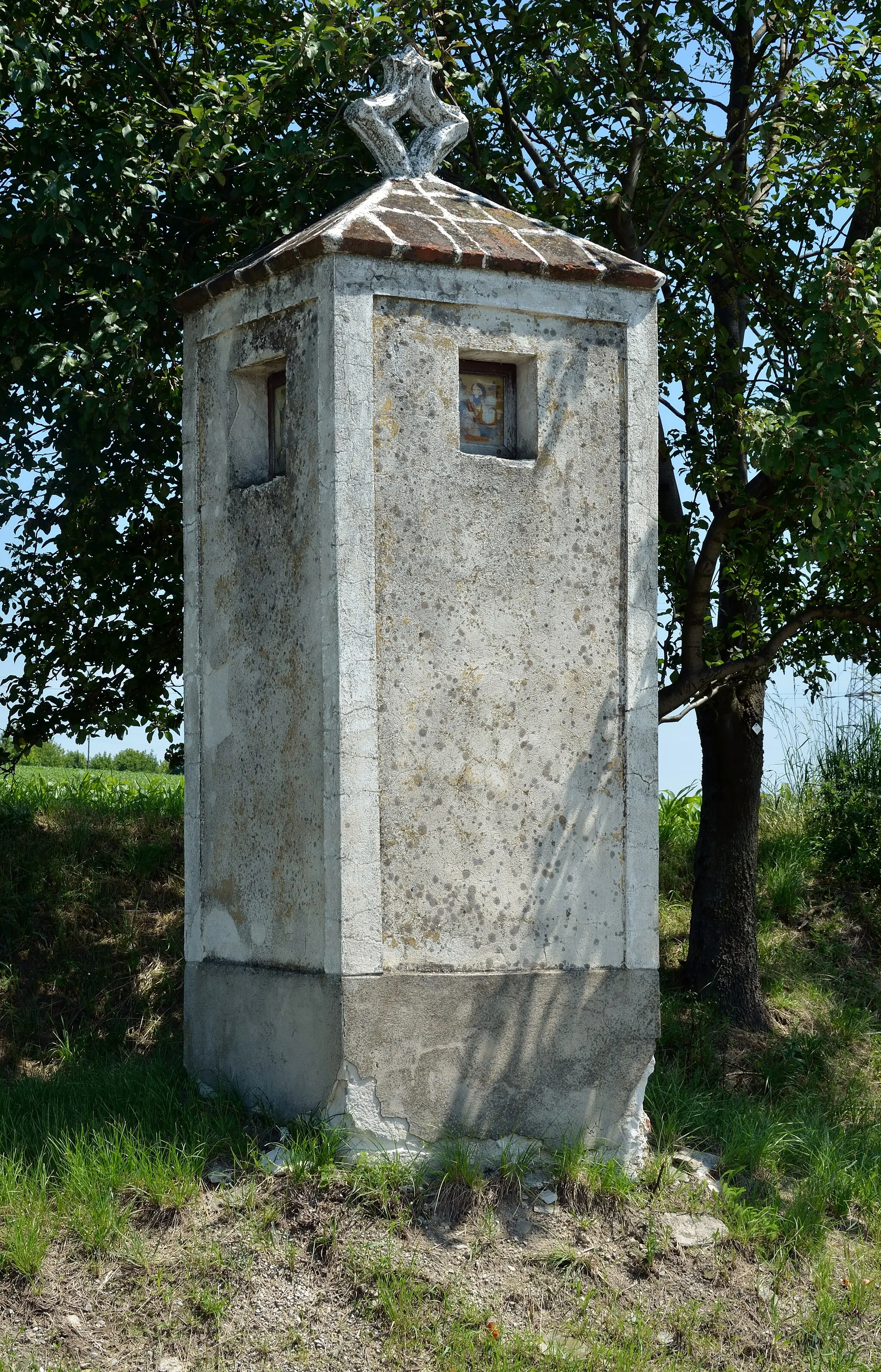 Photo showing: Wayside shrine at the L100, north of Weidling, municipality of Statzendorf.