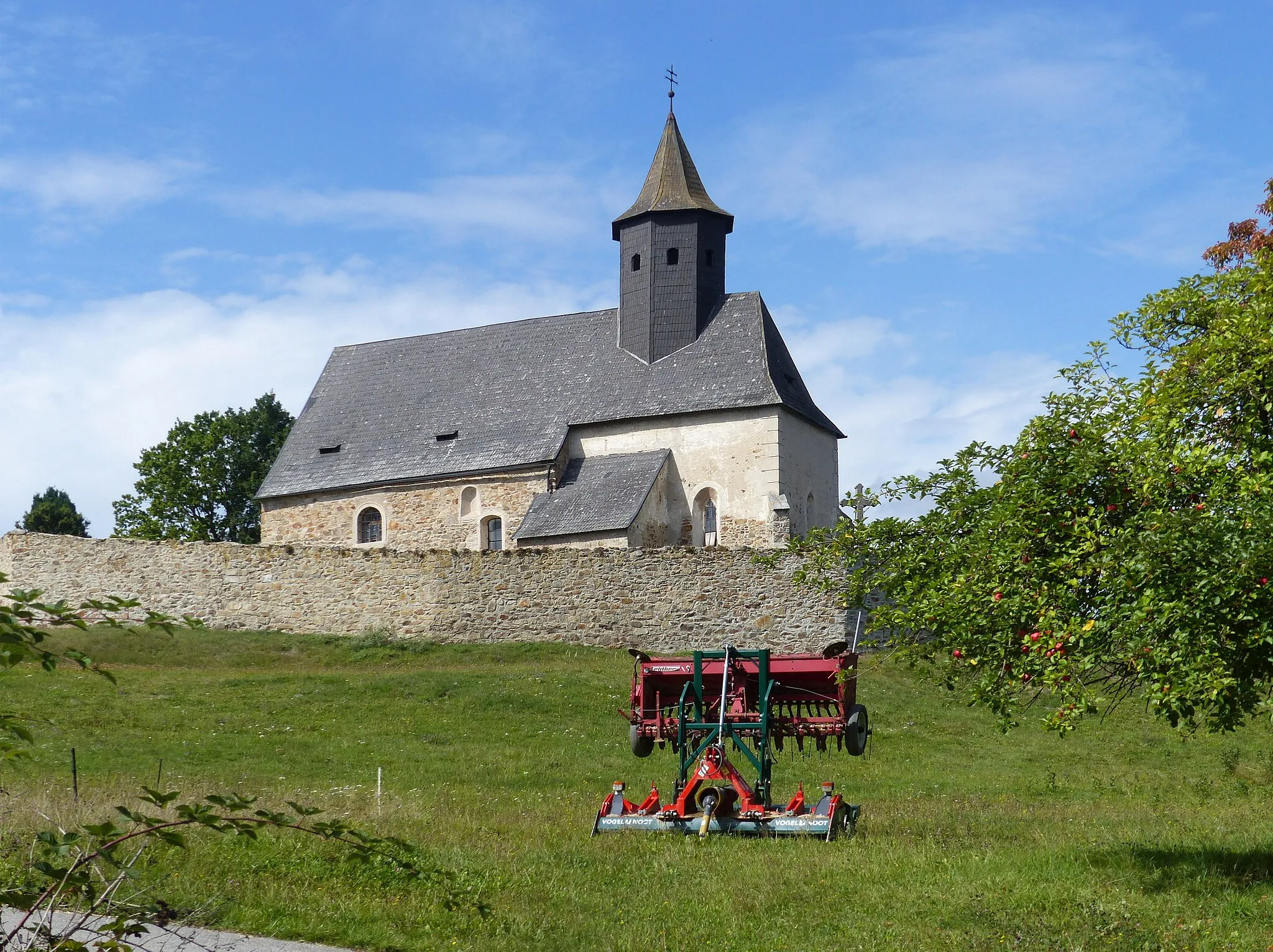 Photo showing: Kleinzwettl ( Gastern / Lower Austria ). Saint James the Greater church - Fortified church ( 13th century )