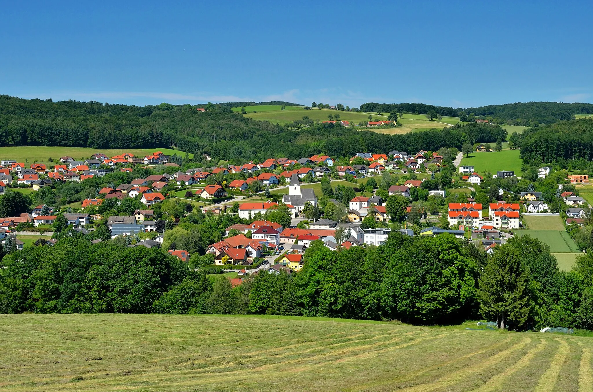 Photo showing: Kasten bei Böheimkirchen, Lower Austria, heading north.