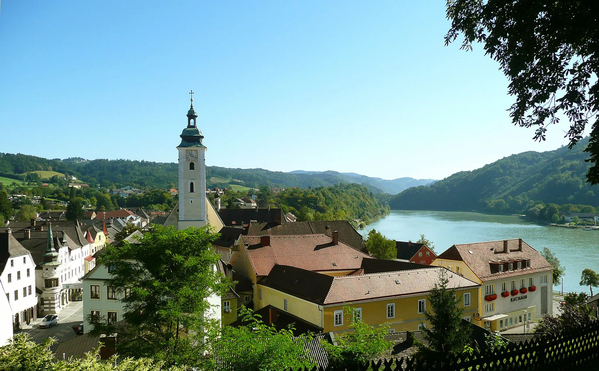 Photo showing: The Grein village and the Danube, from the castle.