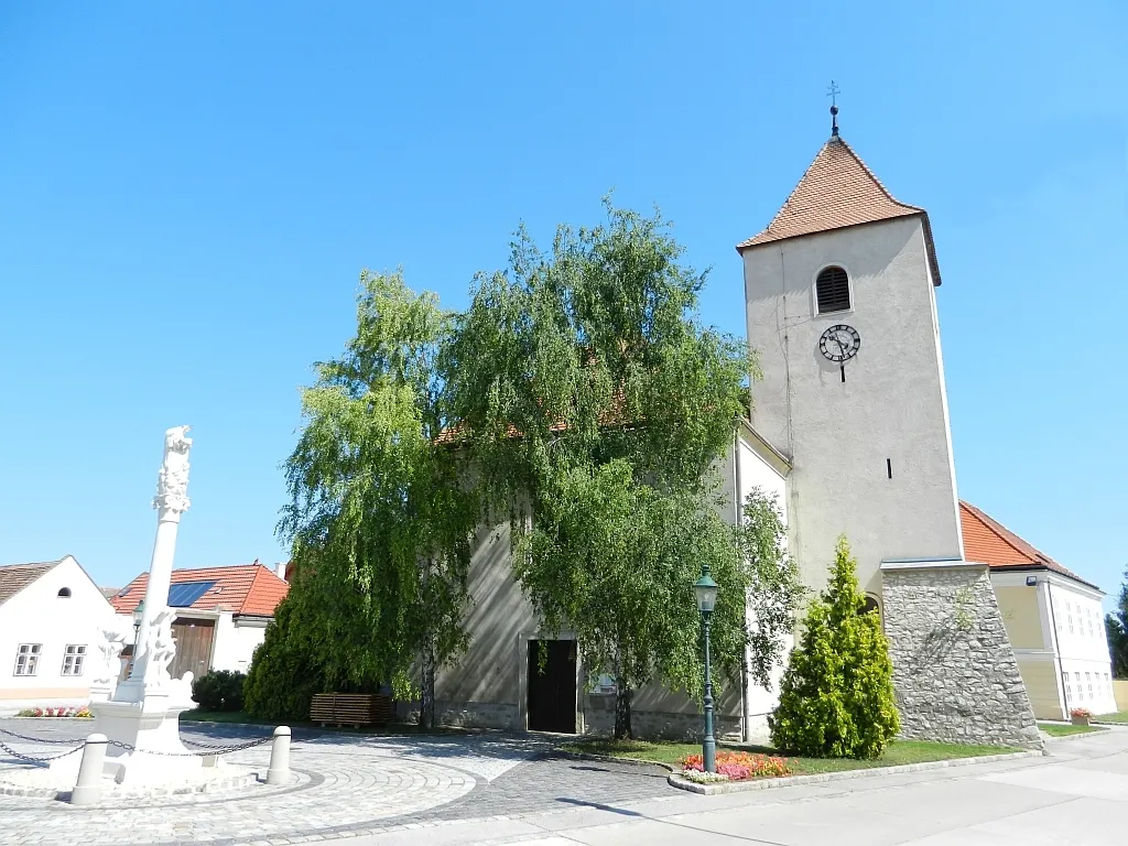 Photo showing: Pfarrkirhce in Rauchenwarth