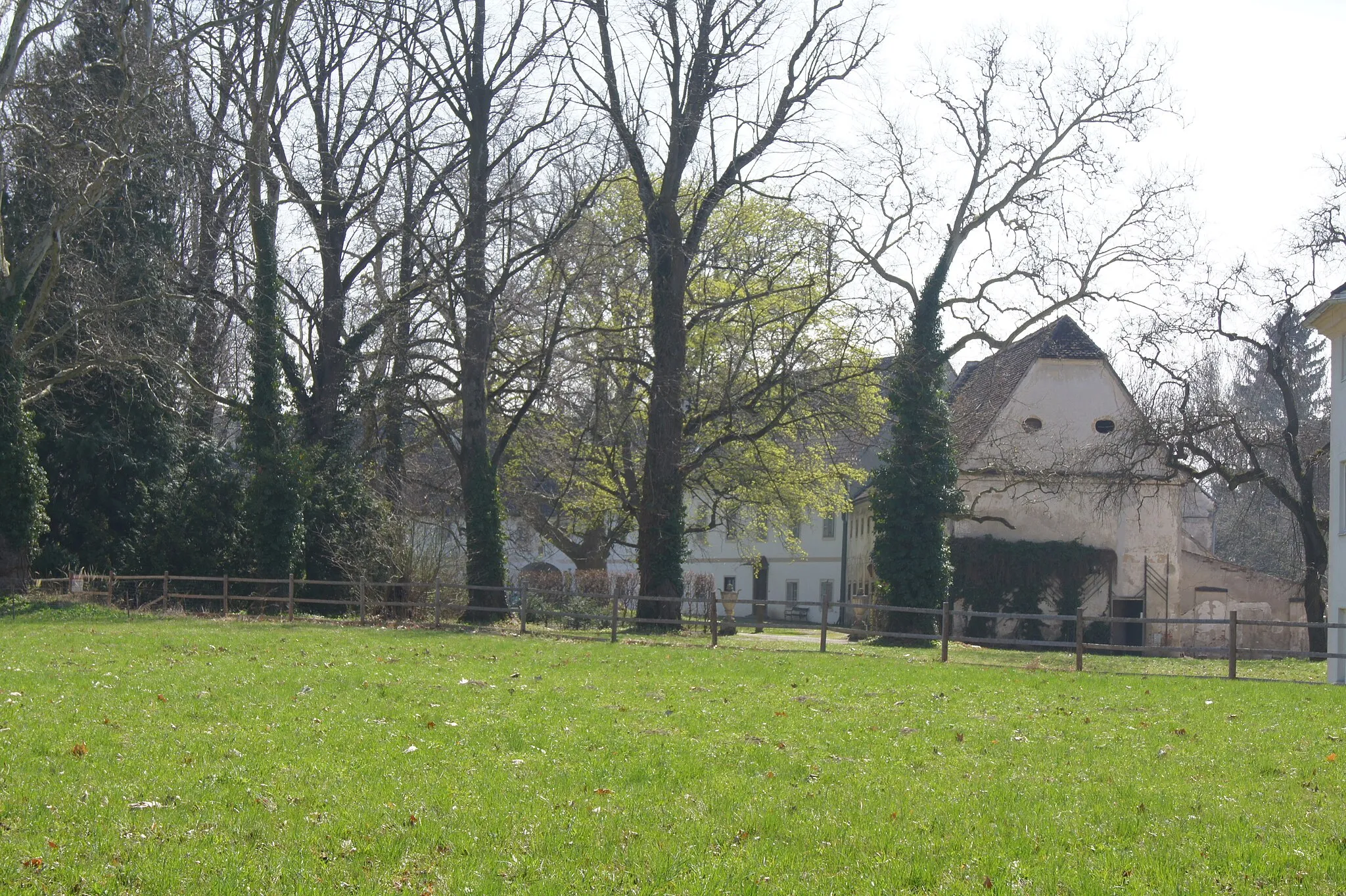 Photo showing: Das "Altschloss" beim Schloss Friedau