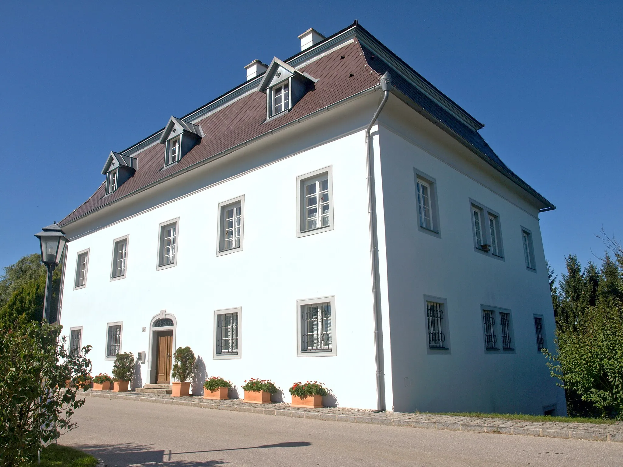 Photo showing: St.Georgen in der Klaus, Pfarrhof

This media shows the protected monument with the number 77128 in Austria. (Commons, de, Wikidata)