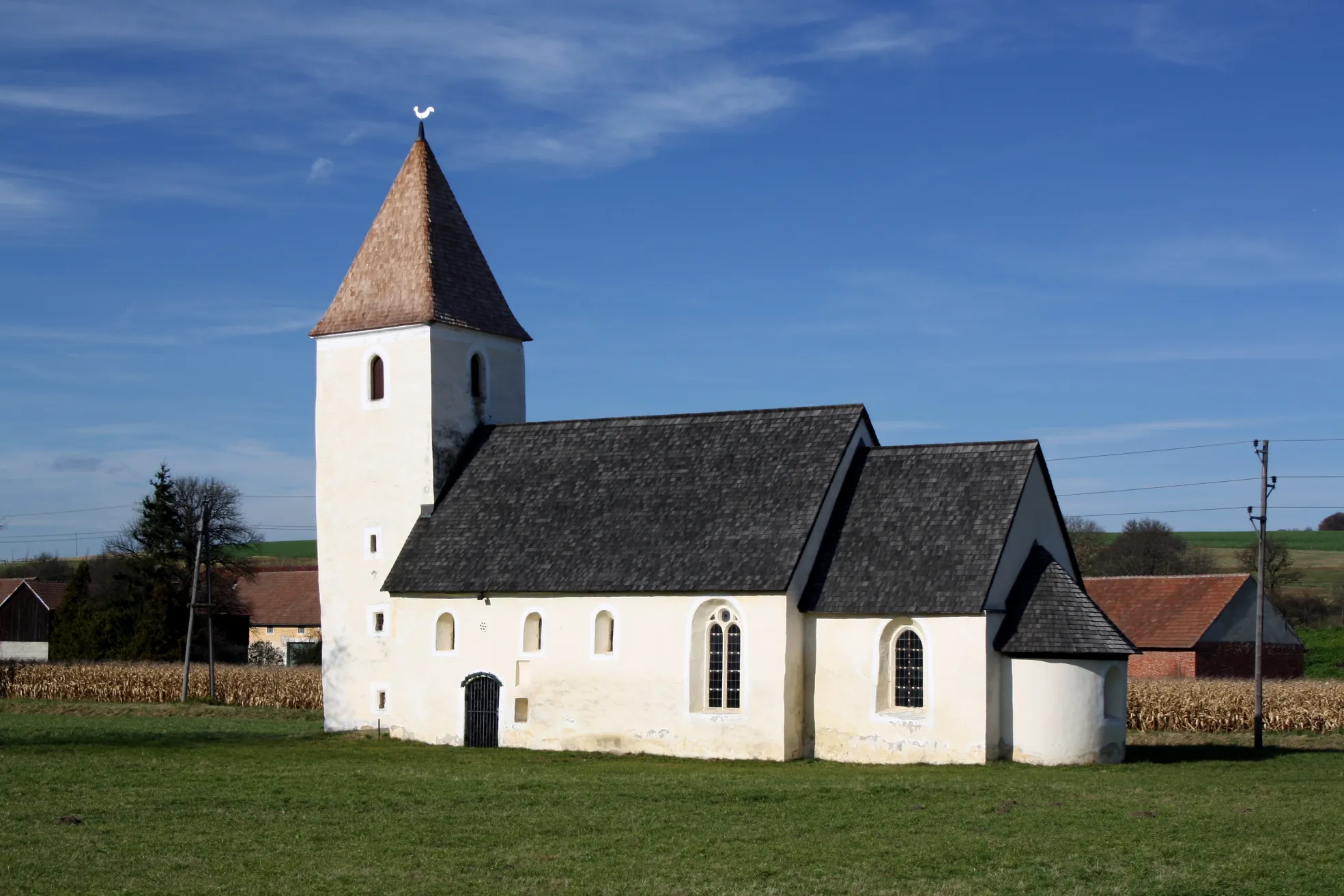 Photo showing: Die Südostansicht der Filialkirche Lanzendorf in Böheimkirchen, Niederösterreich.