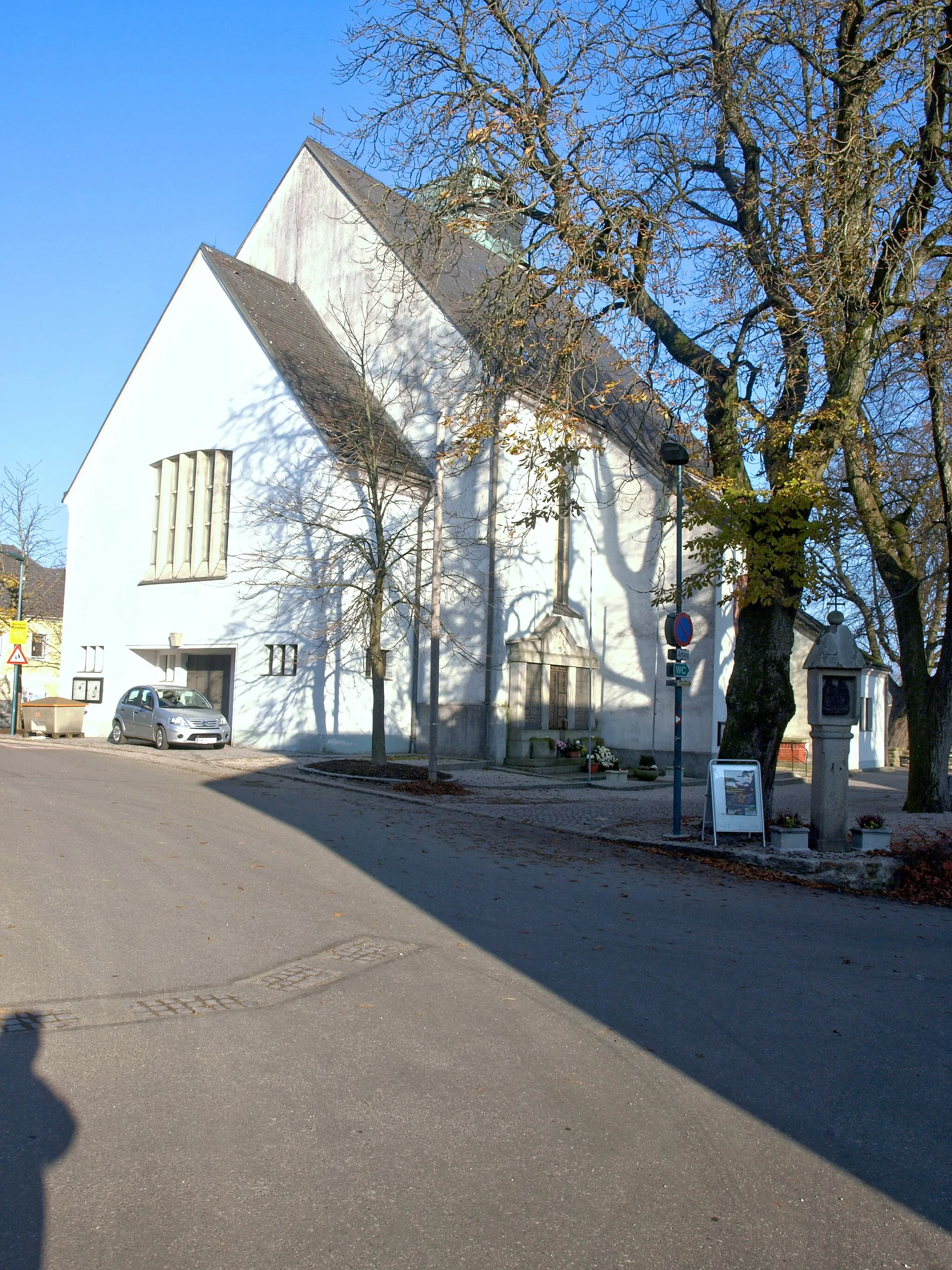 Photo showing: Kath. Pfarrkirche hl. Jakobus der Ältere

This media shows the protected monument with the number 28218 in Austria. (Commons, de, Wikidata)