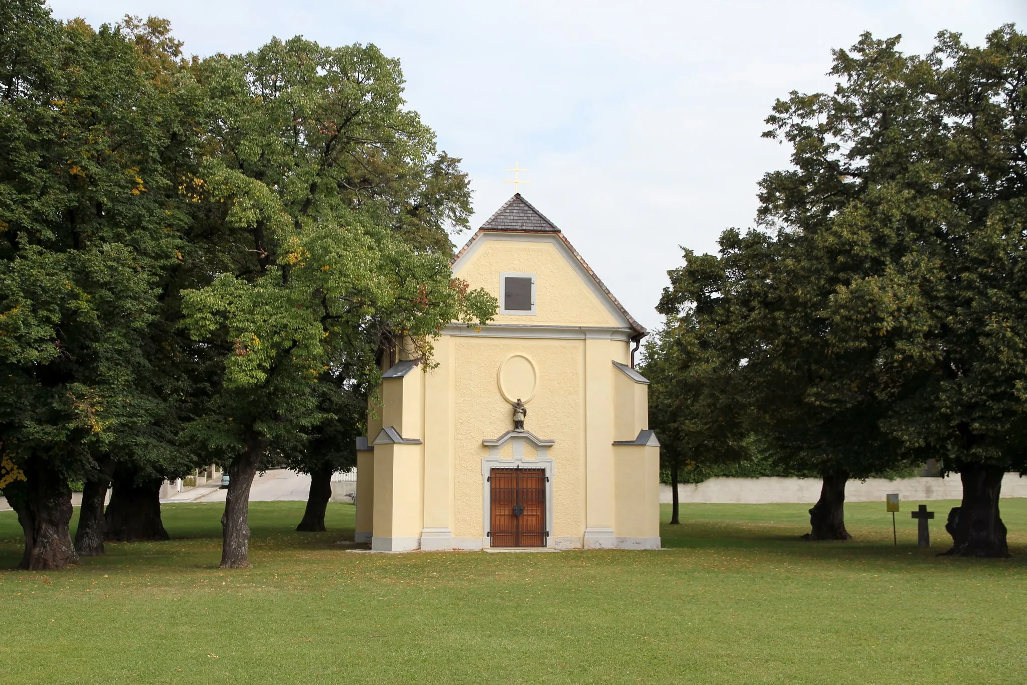 Photo showing: Die Nepomuk-Kapelle in der burgenländischen Gemeinde Müllendorf.