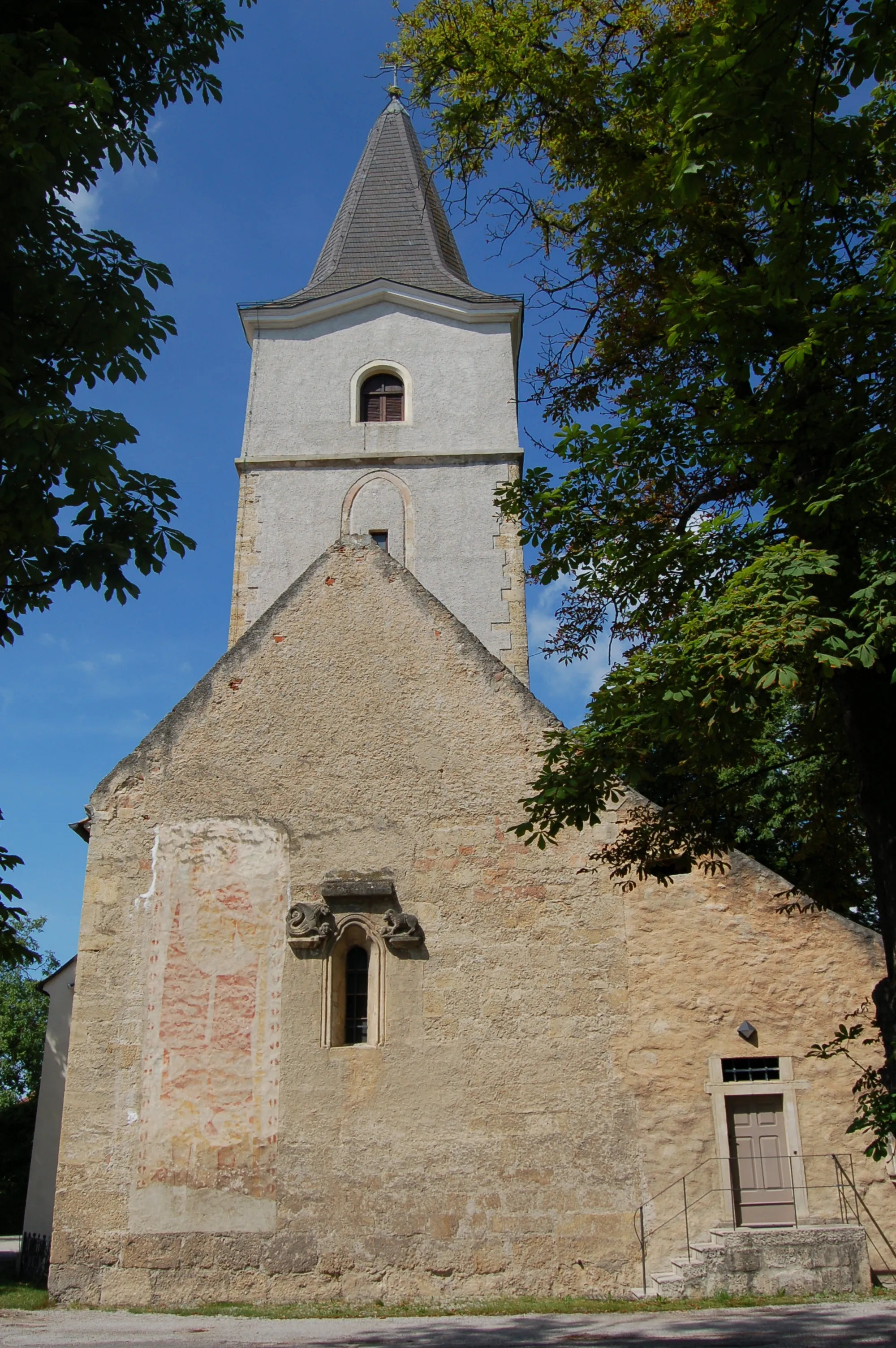 Photo showing: Eastern facade of St. Giles parish church in St. Egyden am Steinfeld, Lower Austria
