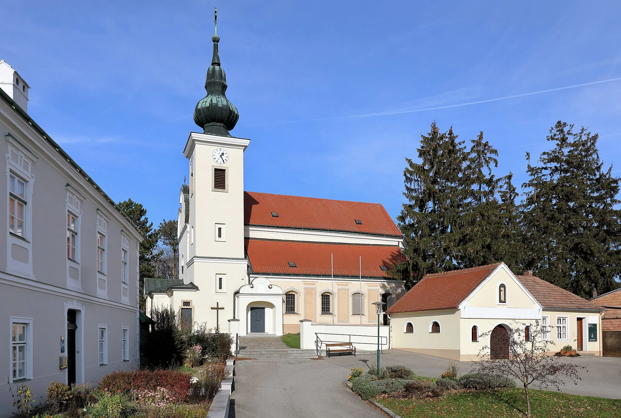 Photo showing: Parish church in Hagenberg, Lower Austria.