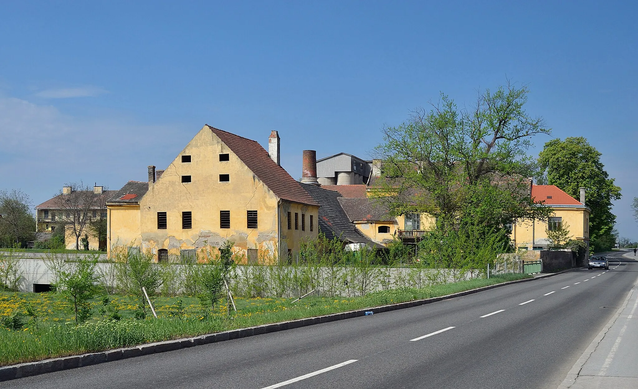 Photo showing: Gut Aichhof-Antonshof, a former mill, at Rannersdorf, Schwechat, Lower Austria.
