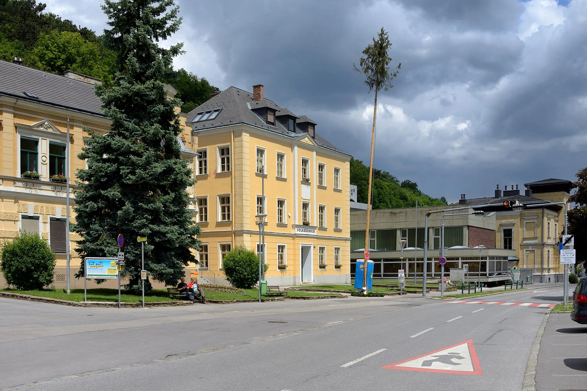 Photo showing: Kaltenleutgebener Volksschule