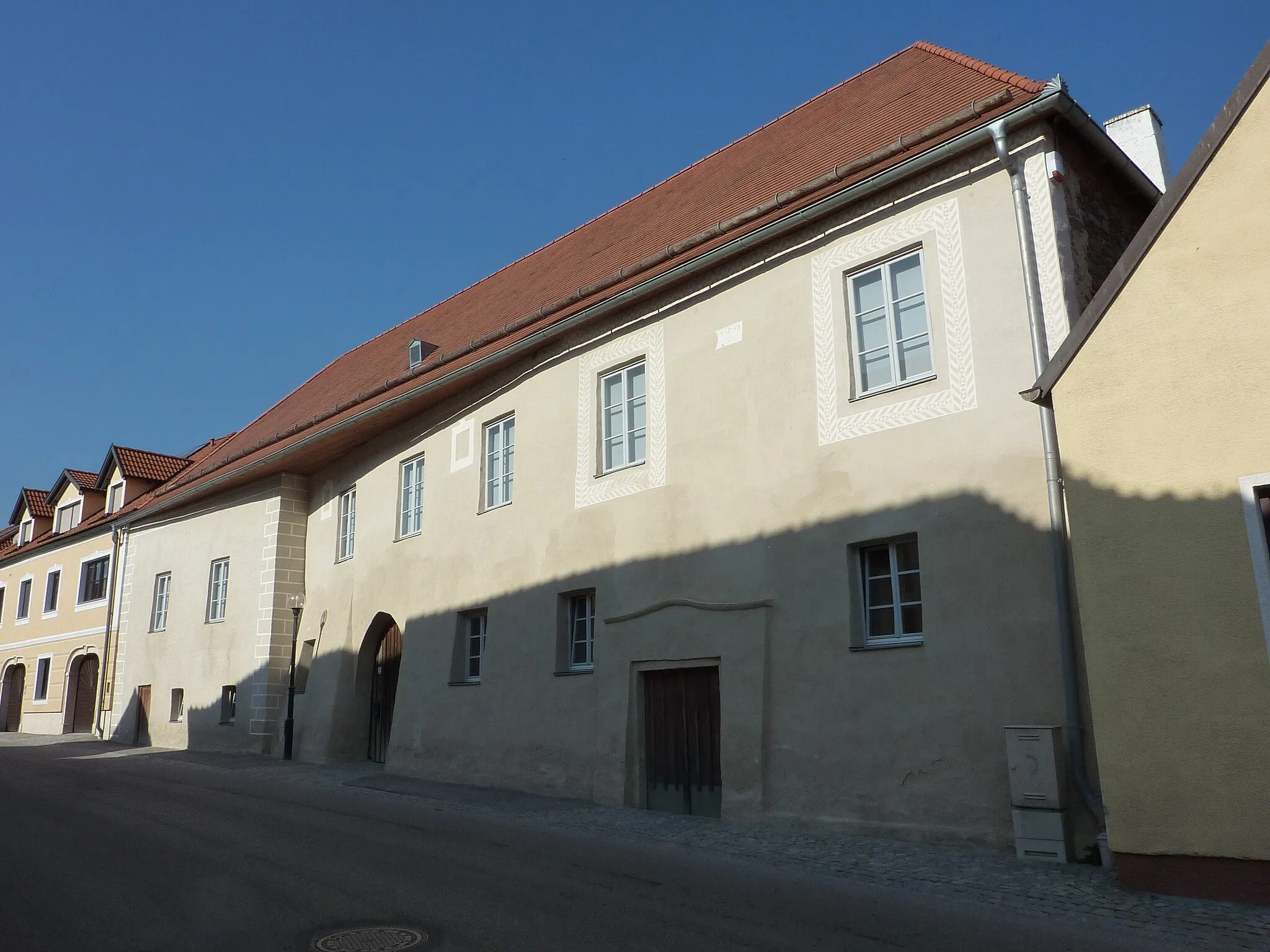 Photo showing: Obere Hauptstraße 8, Stratzing, Niederösterreich

This media shows the protected monument with the number 40658 in Austria. (Commons, de, Wikidata)