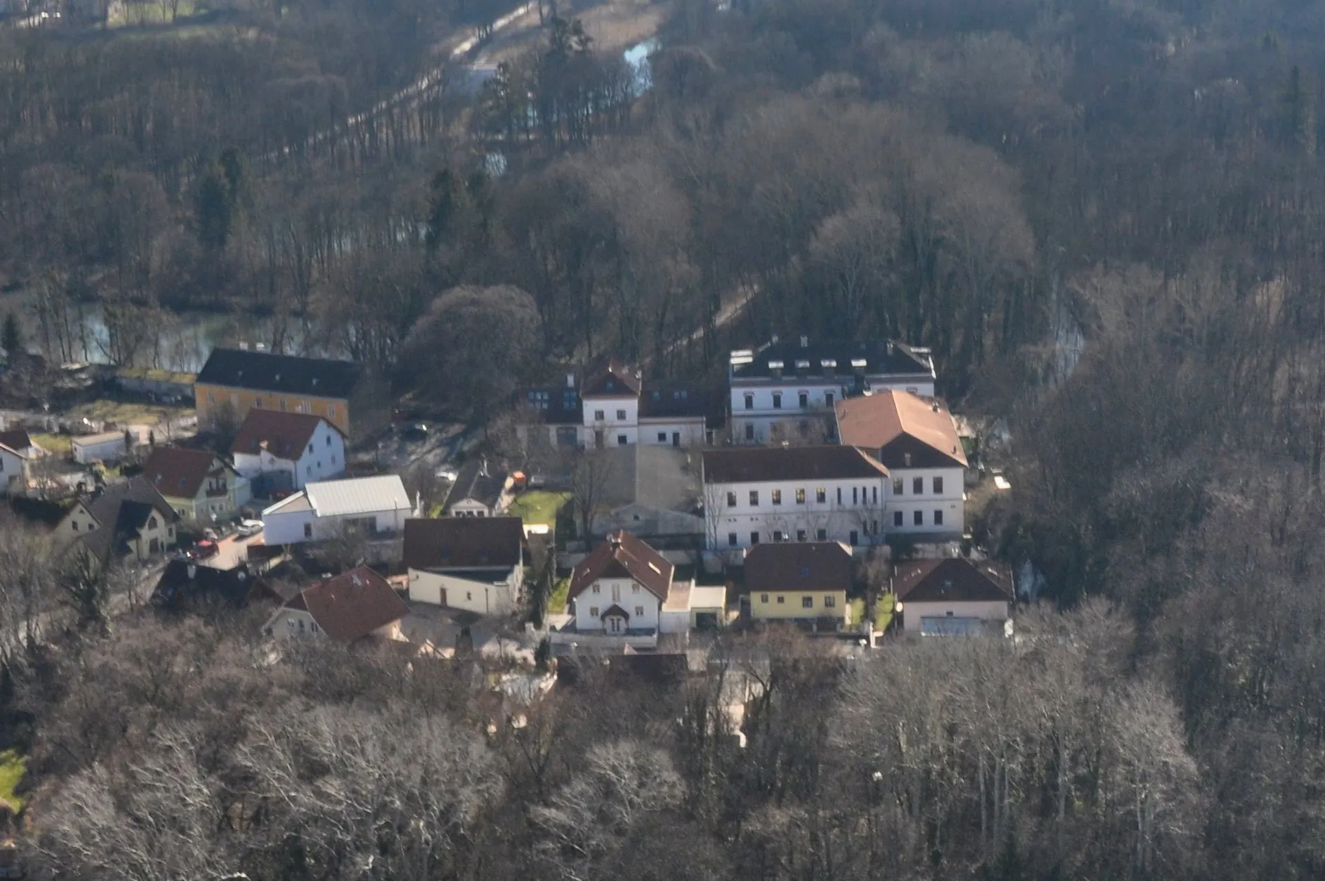 Photo showing: Ehem. Fabriksgebäude der Strumpf- und Börtelfabrik Hofbauer, Einsatzort der Kaplanturbine