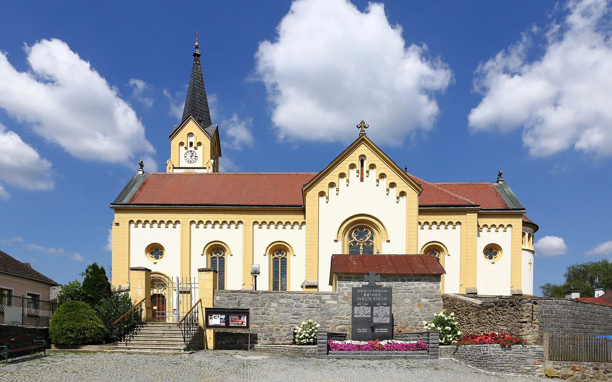 Photo showing: Die kath. Pfarrkirche hl. Ägydius in Langschwarza (Gemeinde Schrems, NÖ) wurde im Jahr 1864 errichtet.