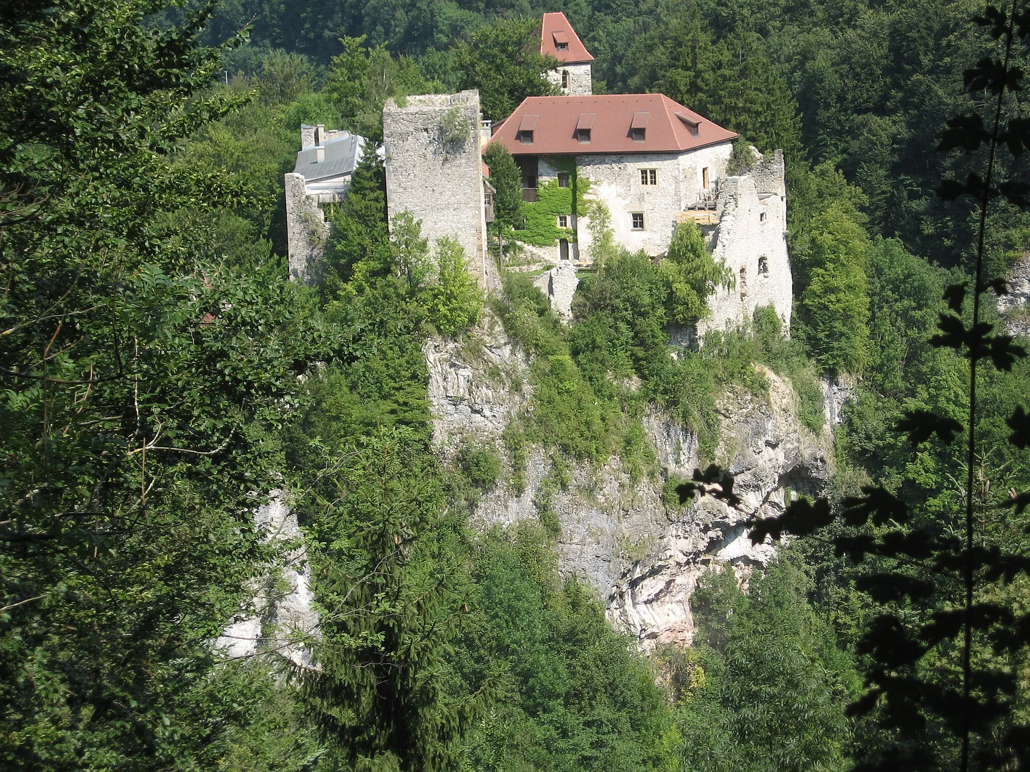 Photo showing: Burg Weißenburg in Frankenfels von der Anna-Kapelle