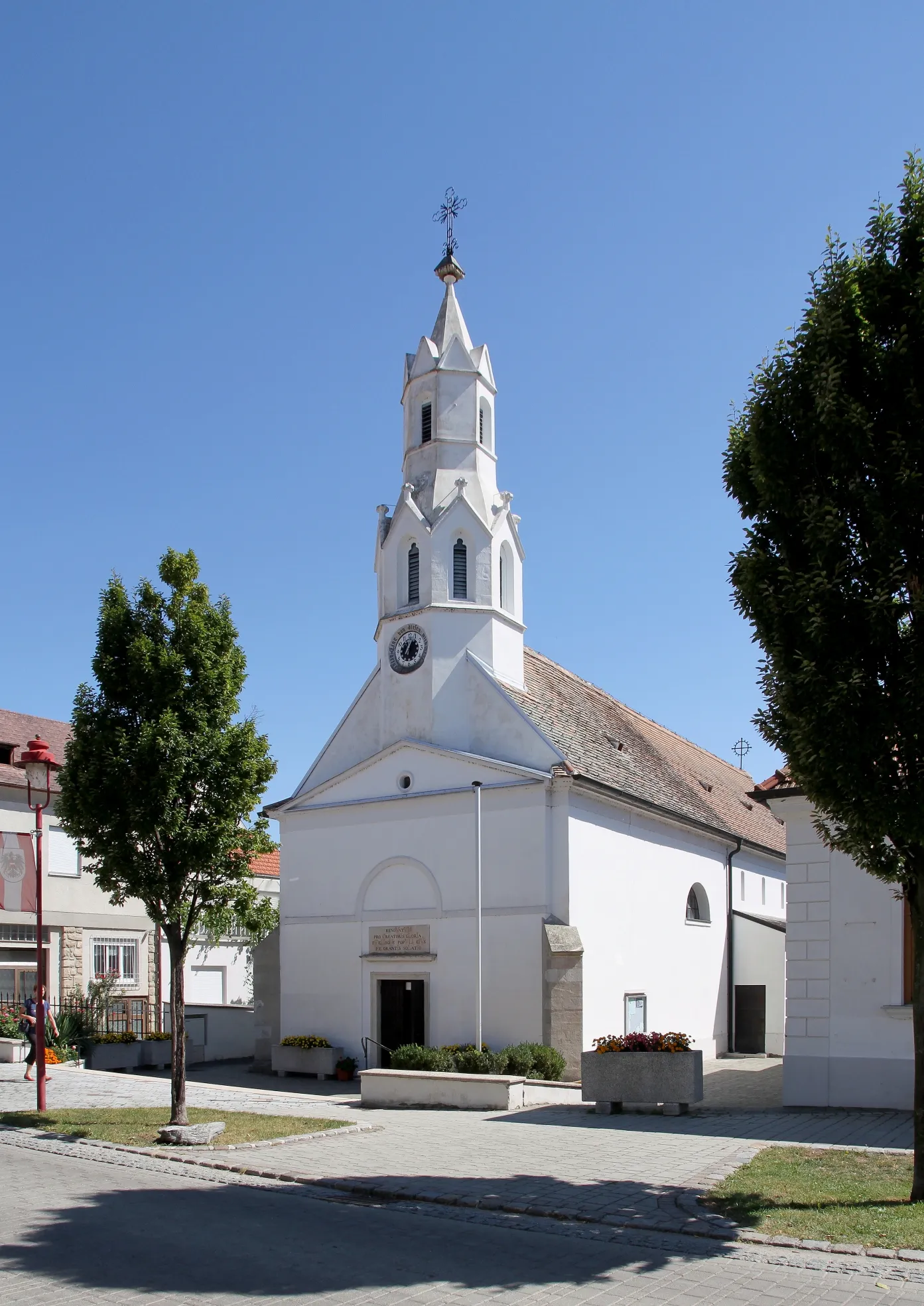 Photo showing: Die katholische Pfarrkirche "Zur Kreuzerhöhung" von Mörbisch am See.