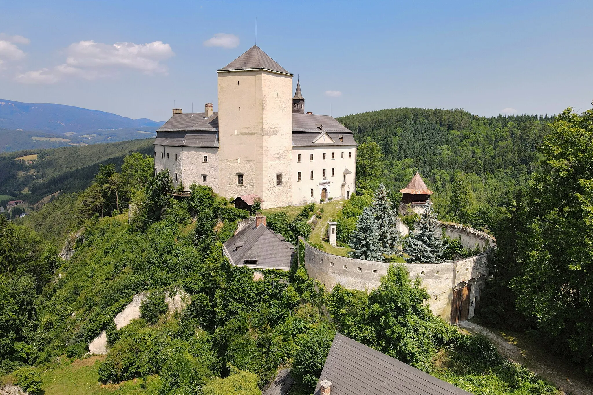Photo showing: South view of Kranichberg Castle in Kirchberg am Wechsel, Lower Austria.